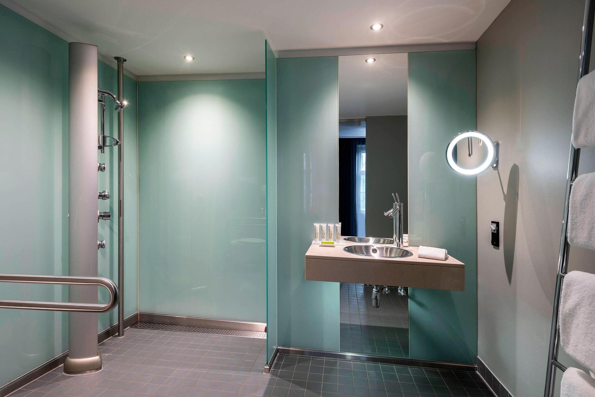 Double Deluxe King Bed