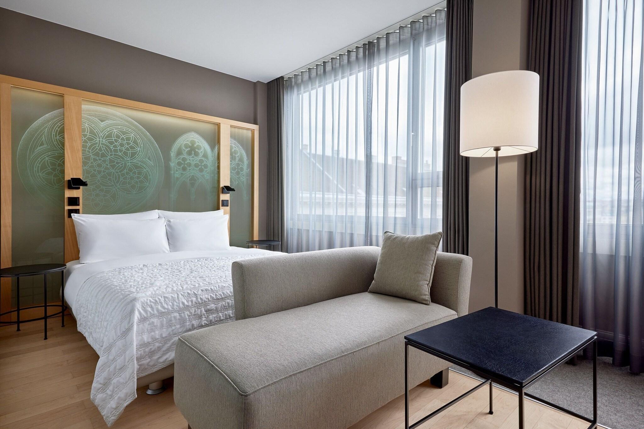 Double Classic Queen Bed