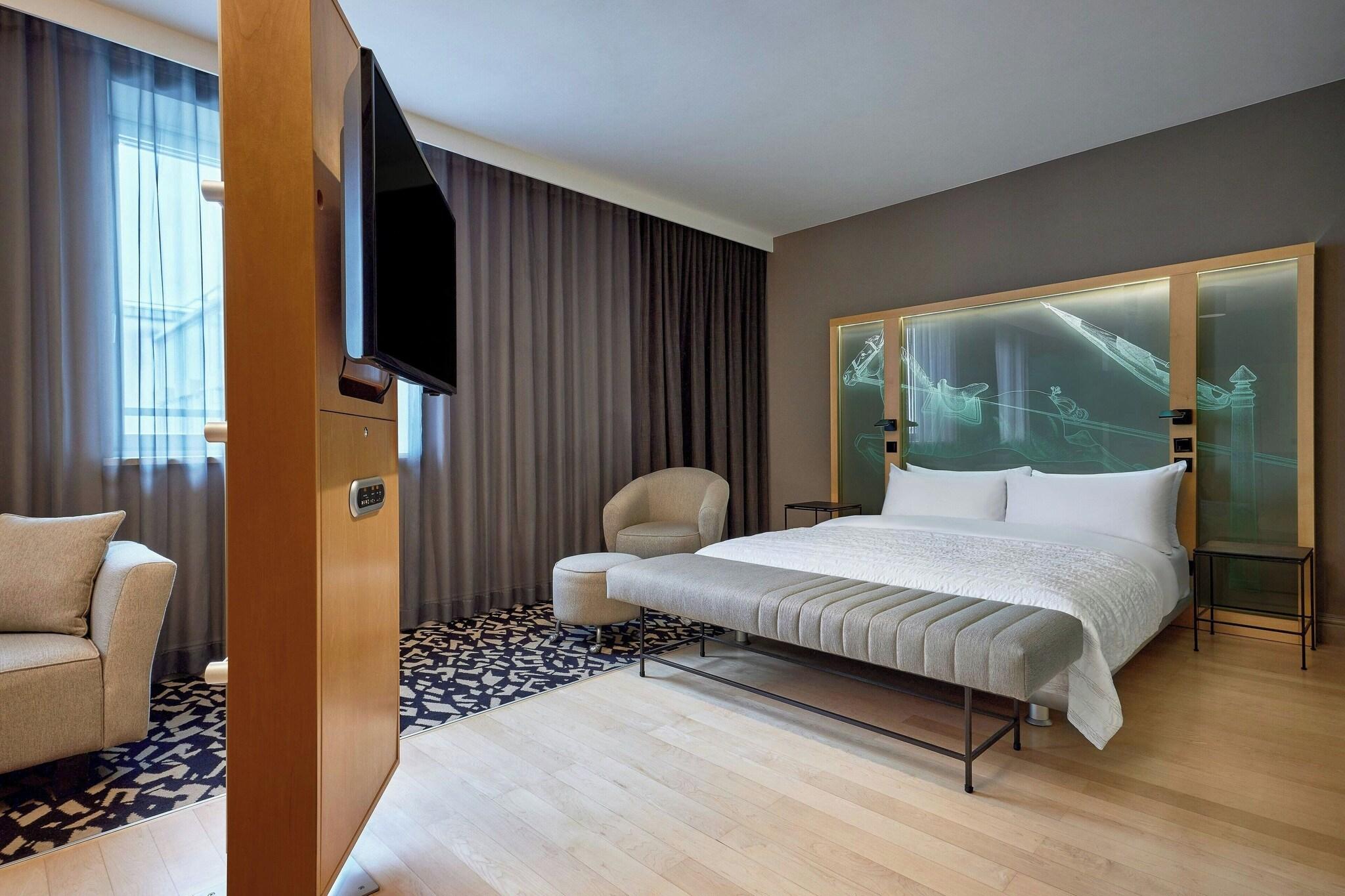 Studio King Size Bed