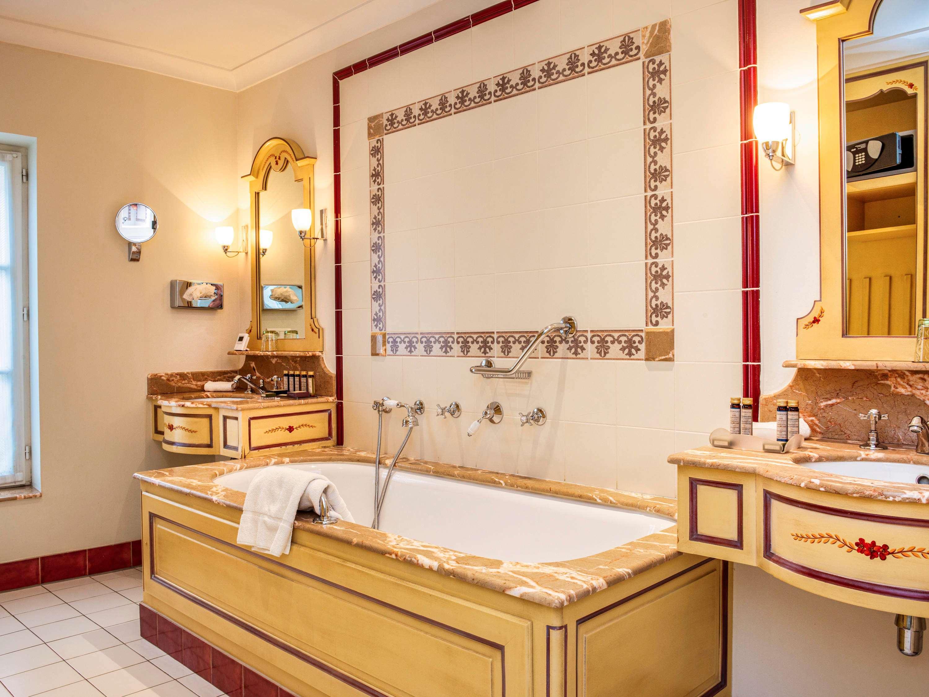 Junior Suite Garden View King Bed