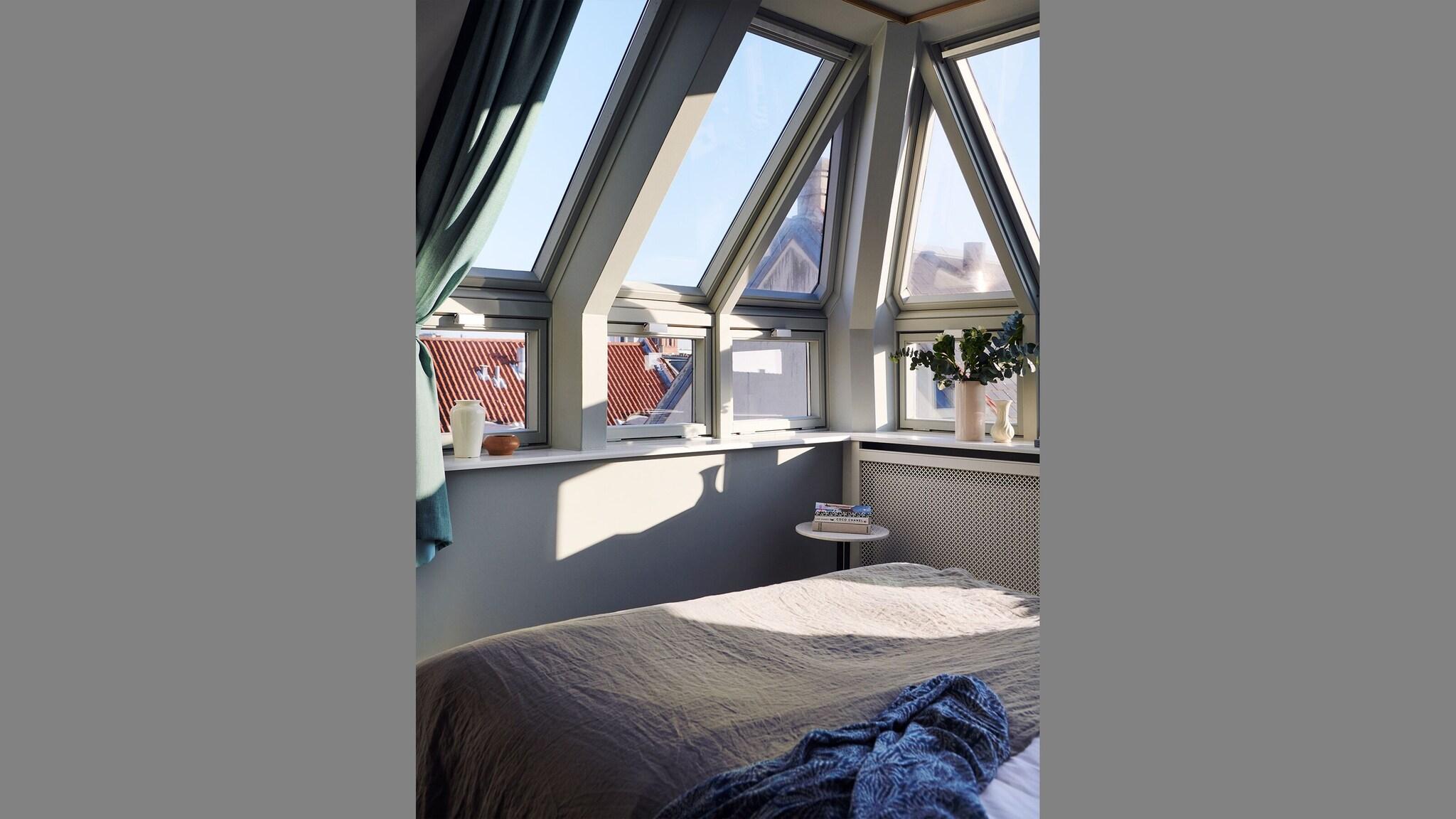 Junior Suite Queen Size Bed