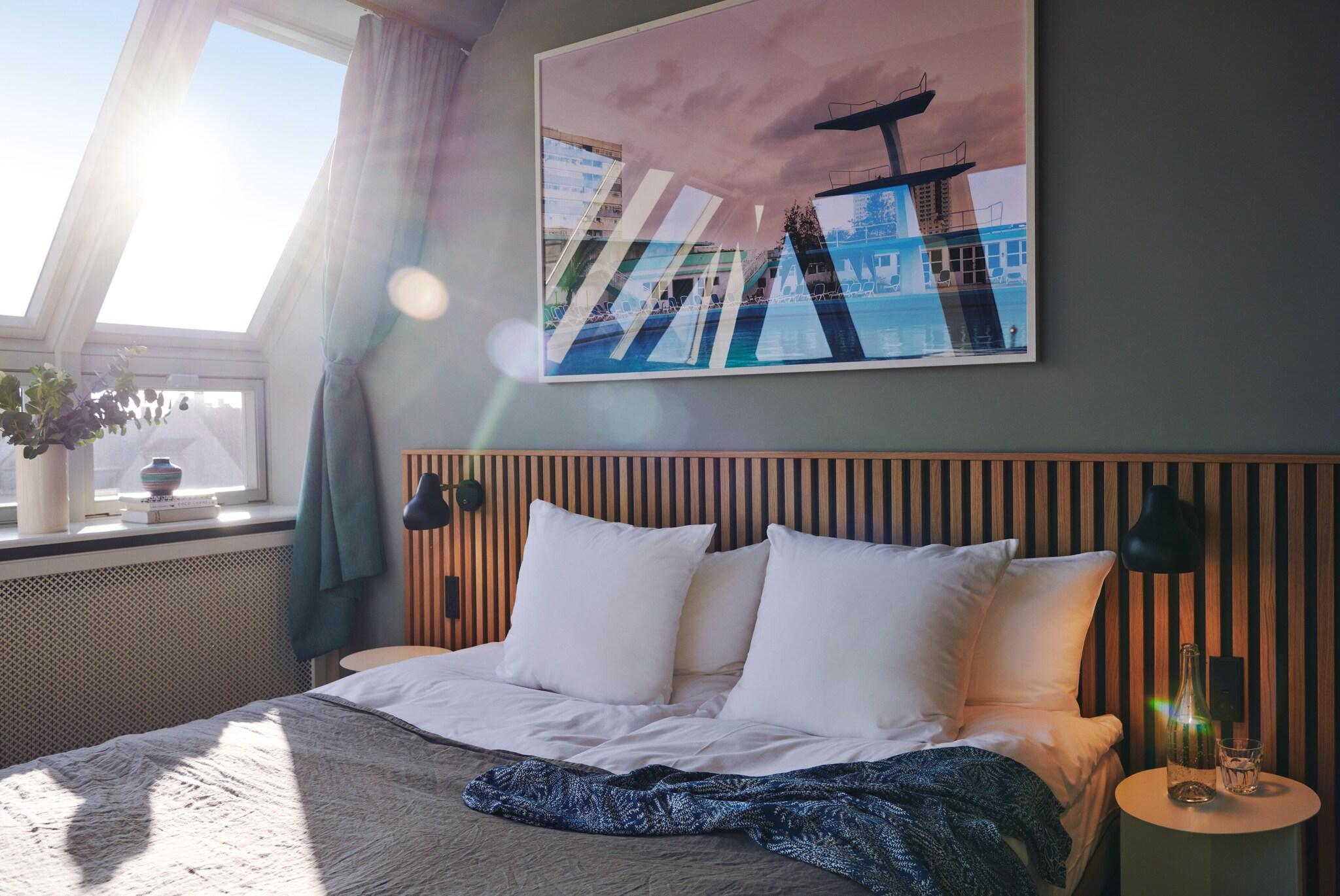 Junior Suite Queen Size Bed