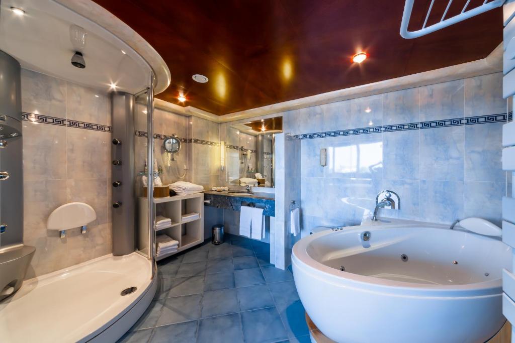 Junior Suite King Size Bed
