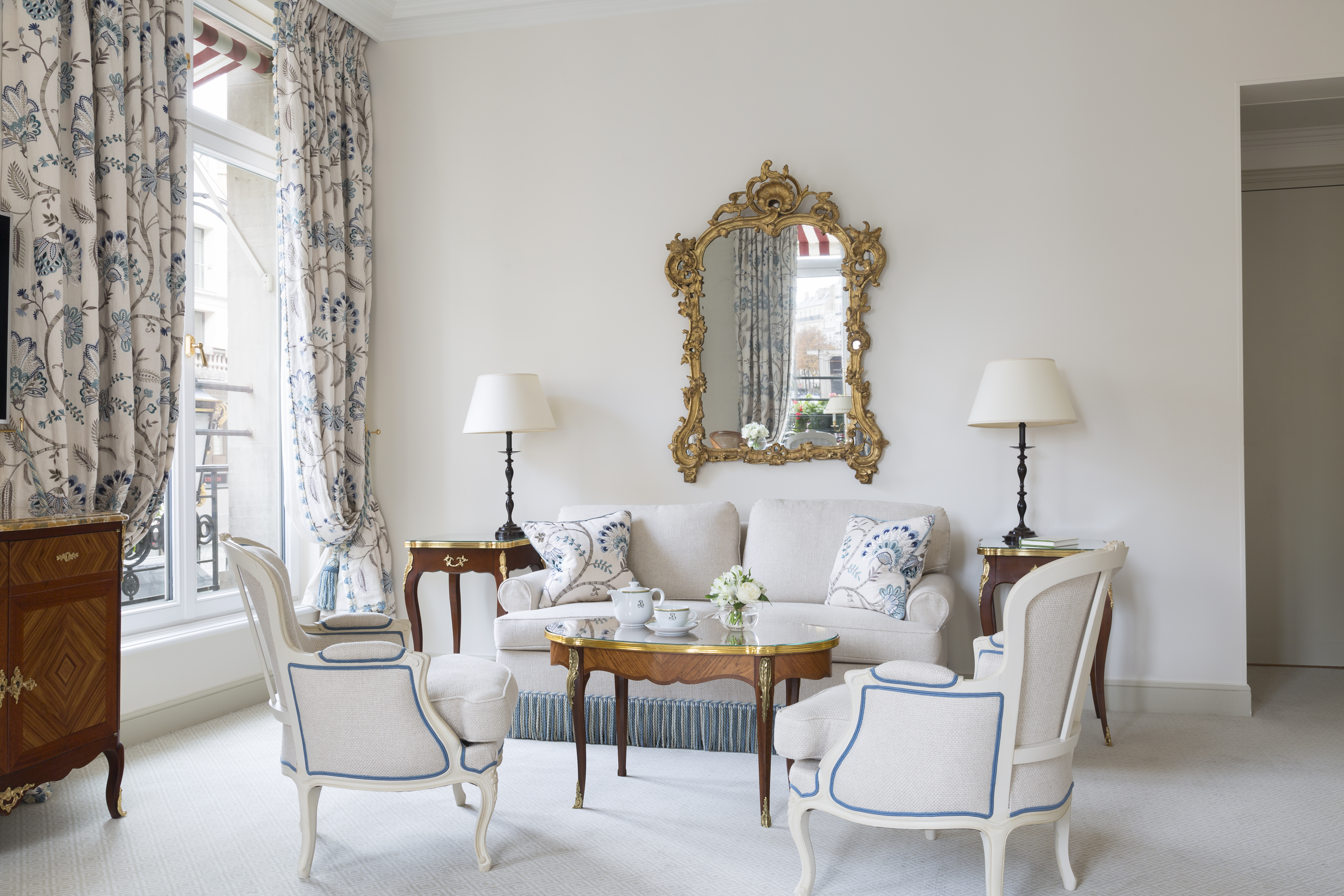 Suite City View King Bed