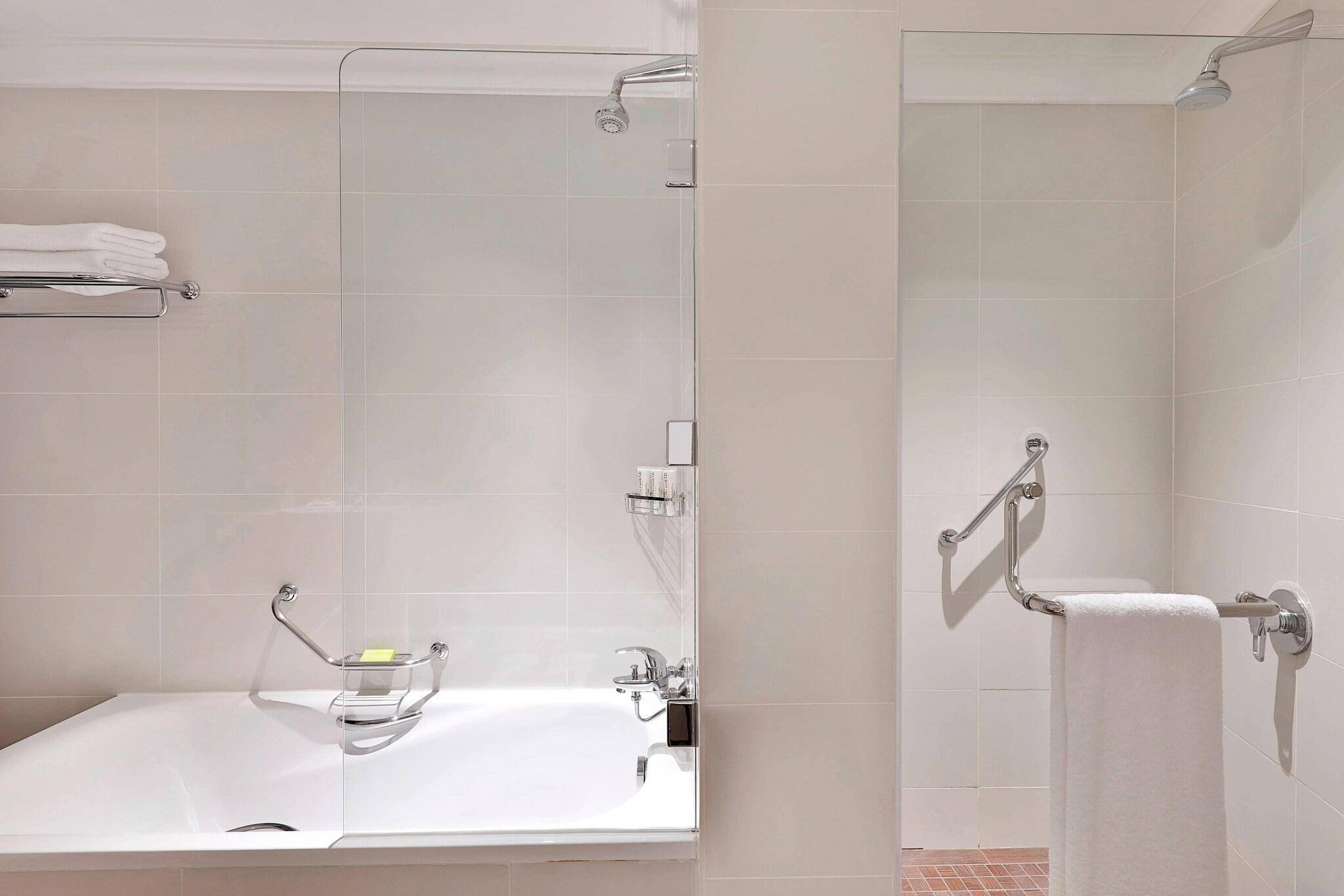 Double Deluxe King Bed