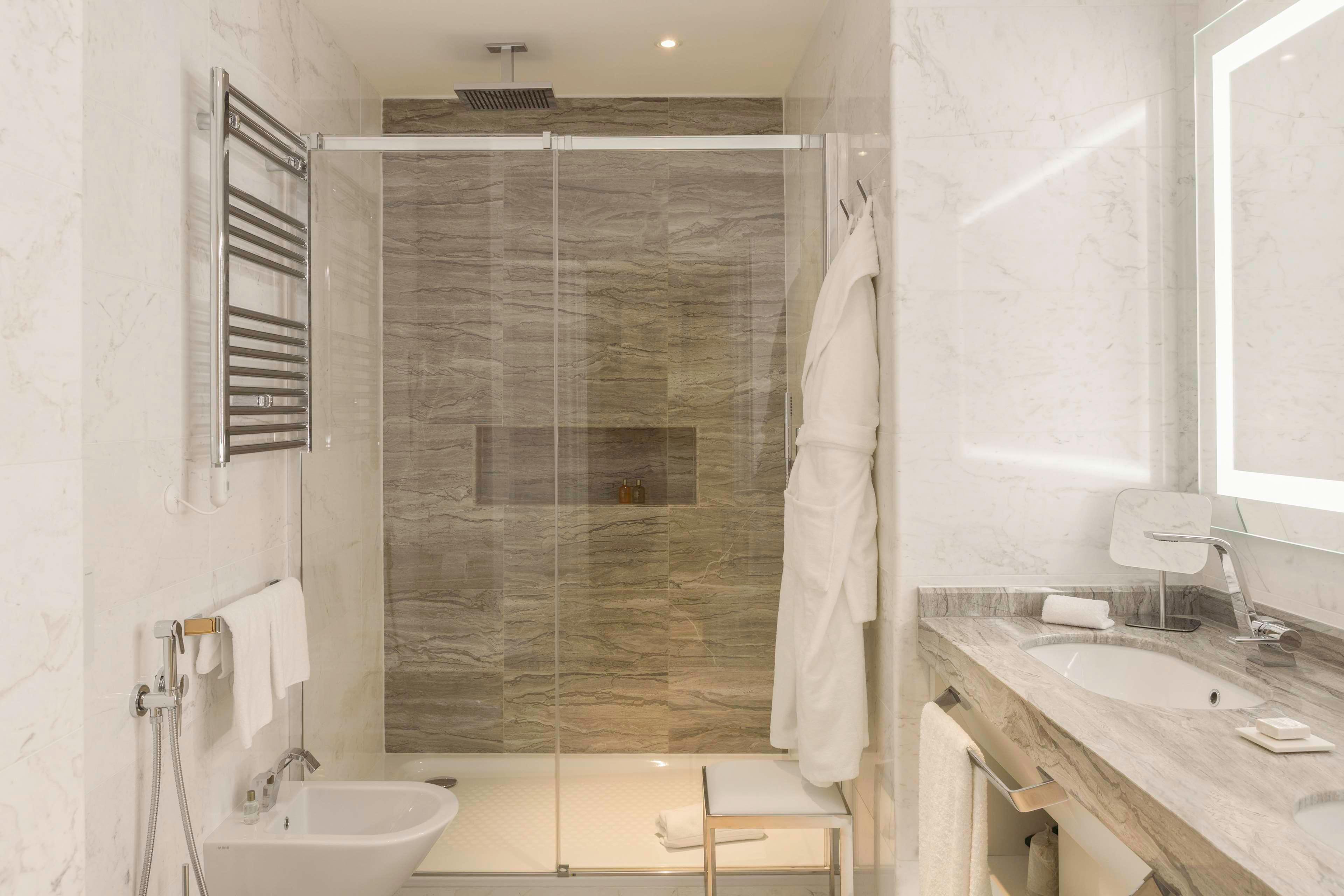 Double Deluxe King Bed