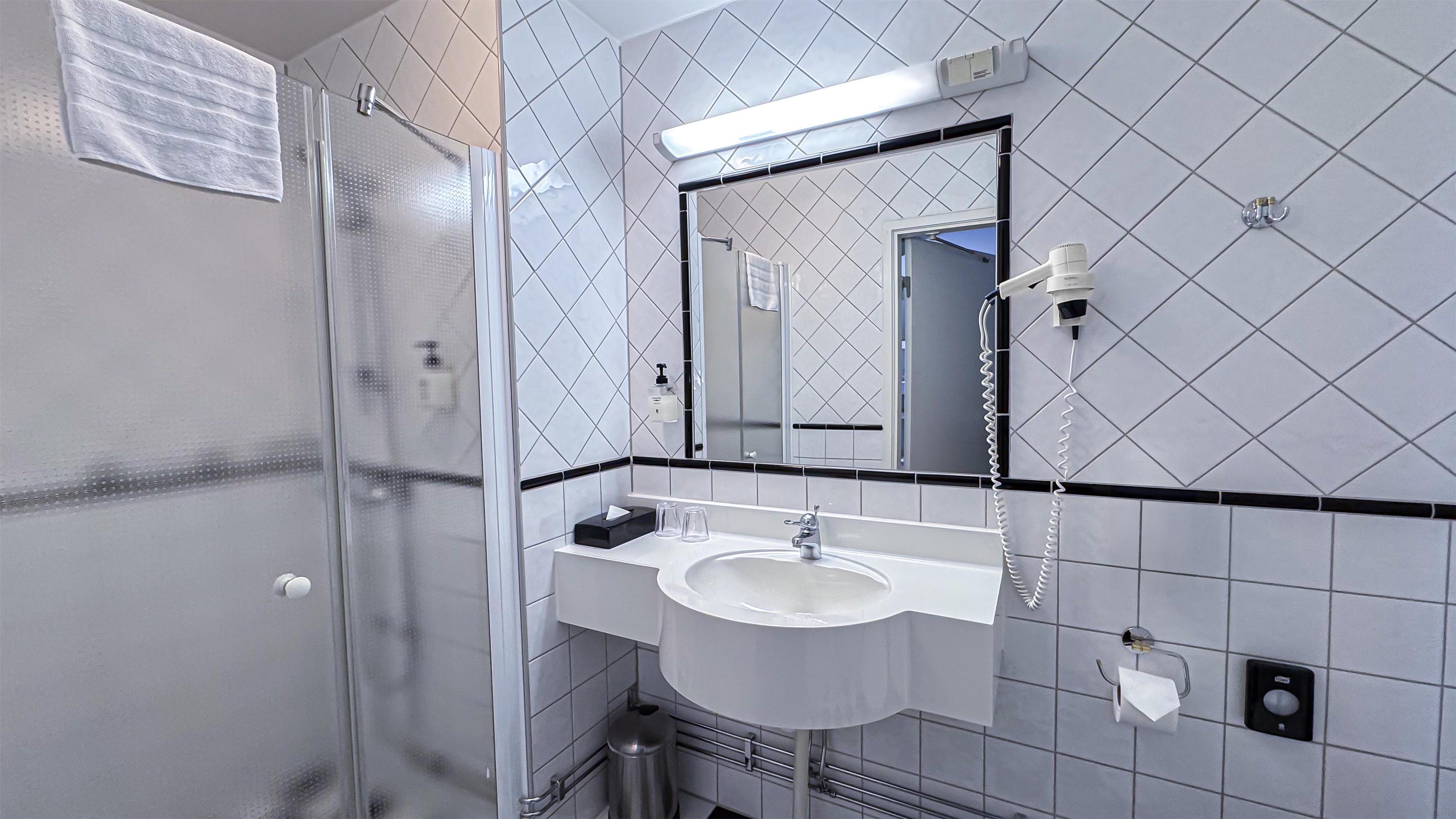 Family Room Capacity 6