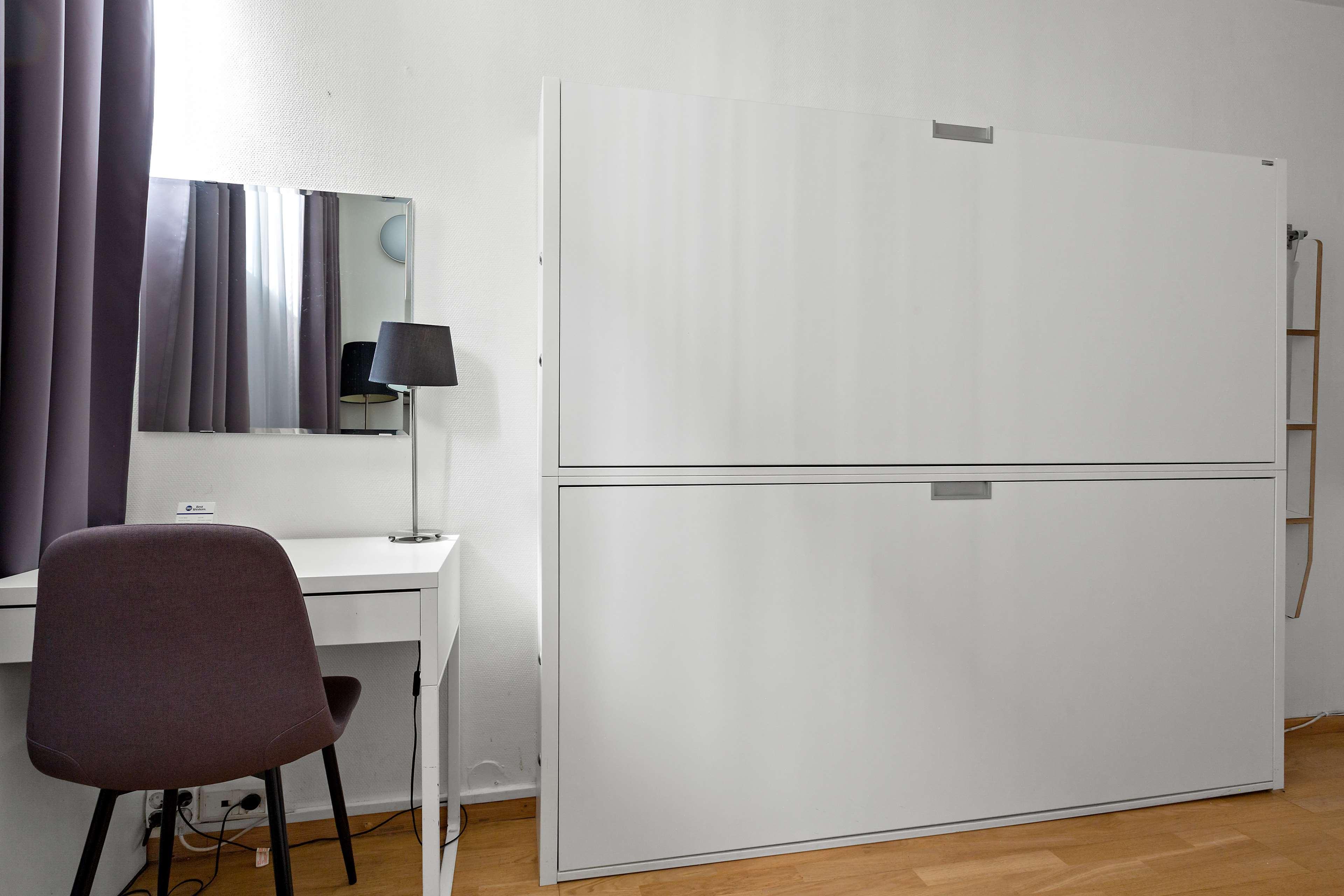 Quadruple Non Smoking