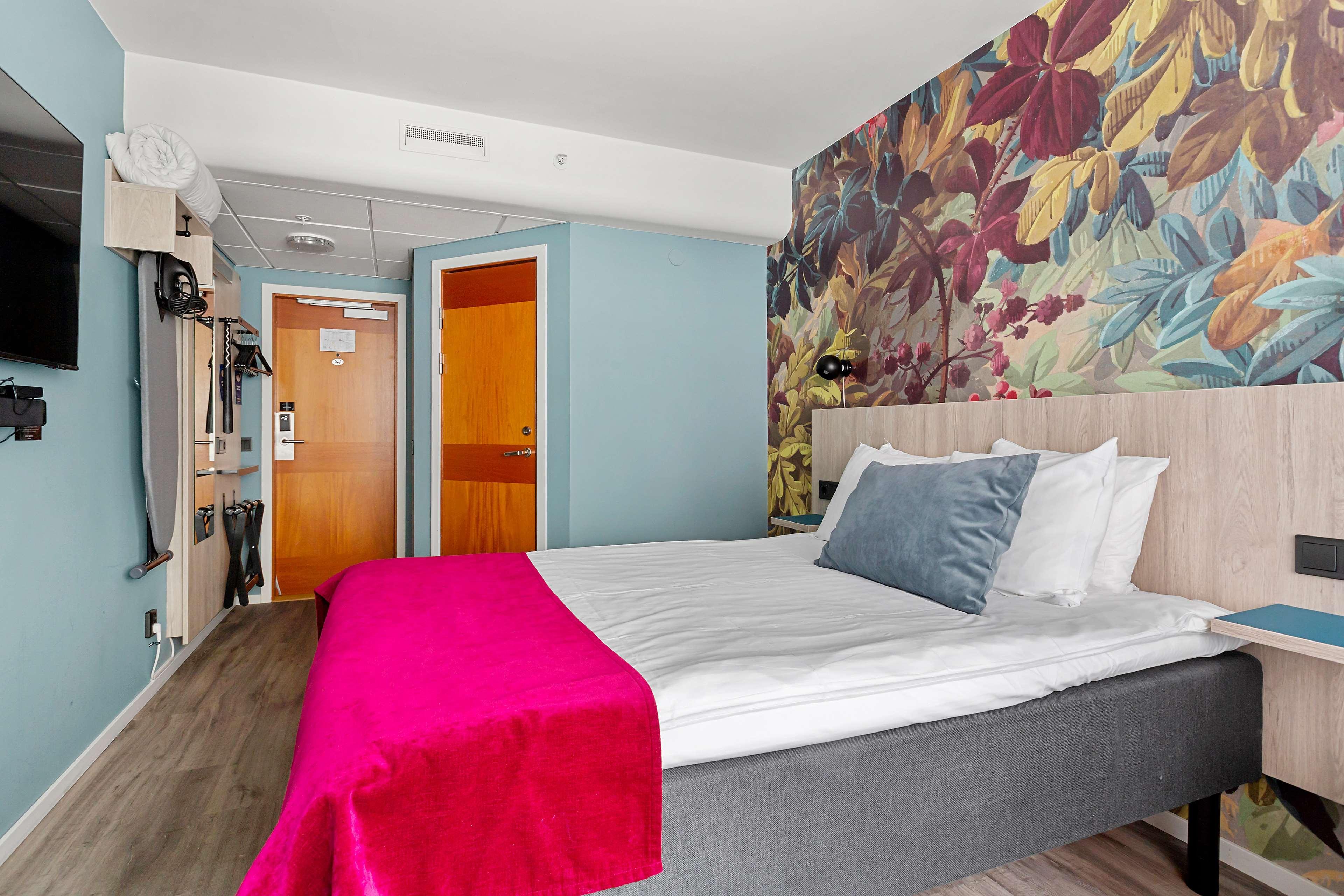 Double Queen Size Bed