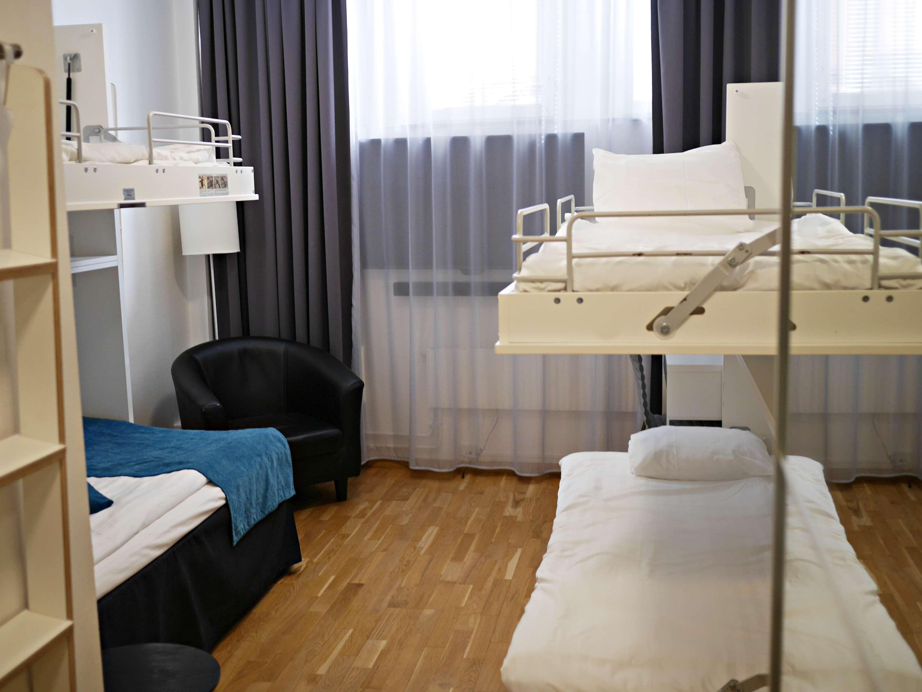 Quadruple Non Smoking