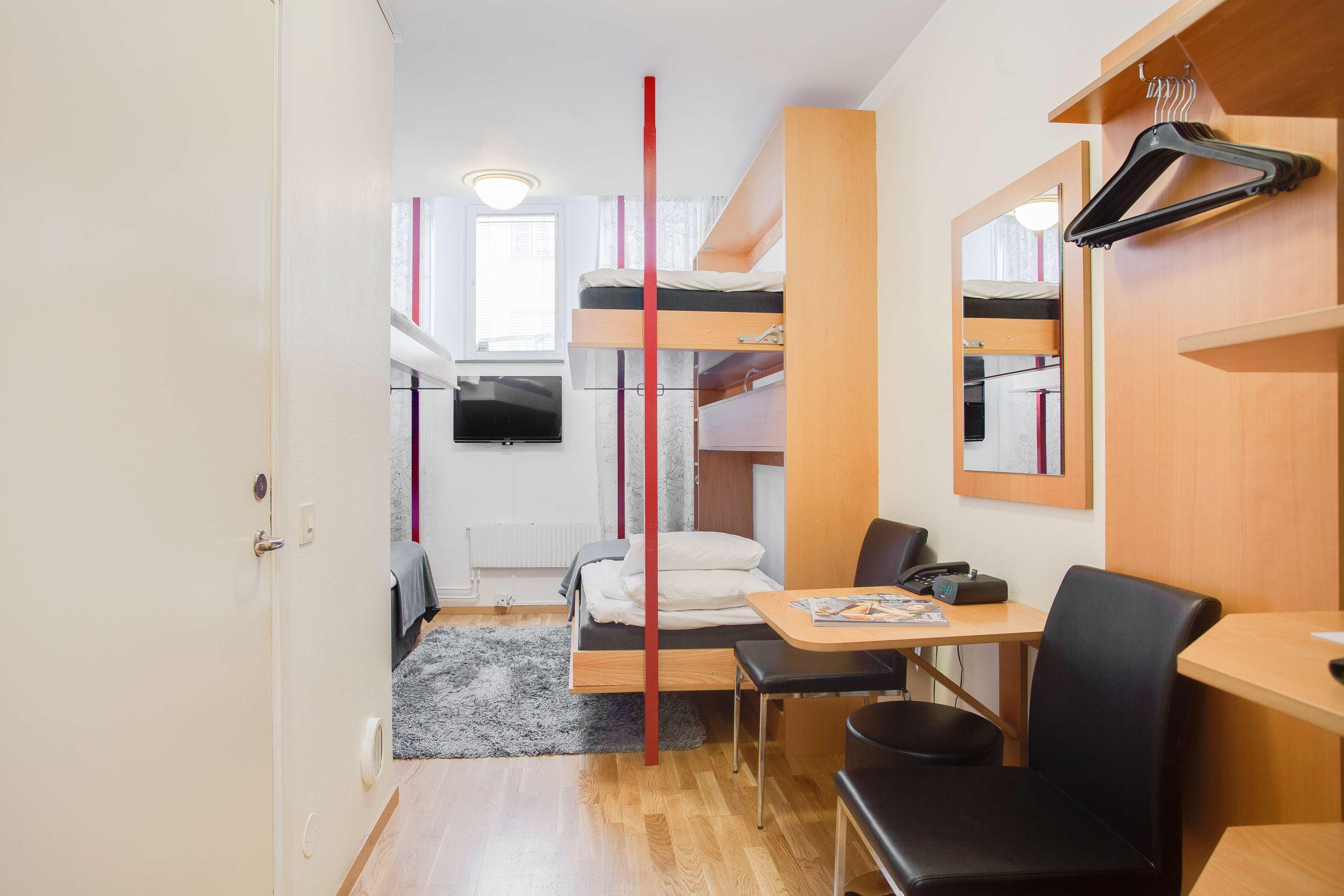 Quadruple Non Smoking