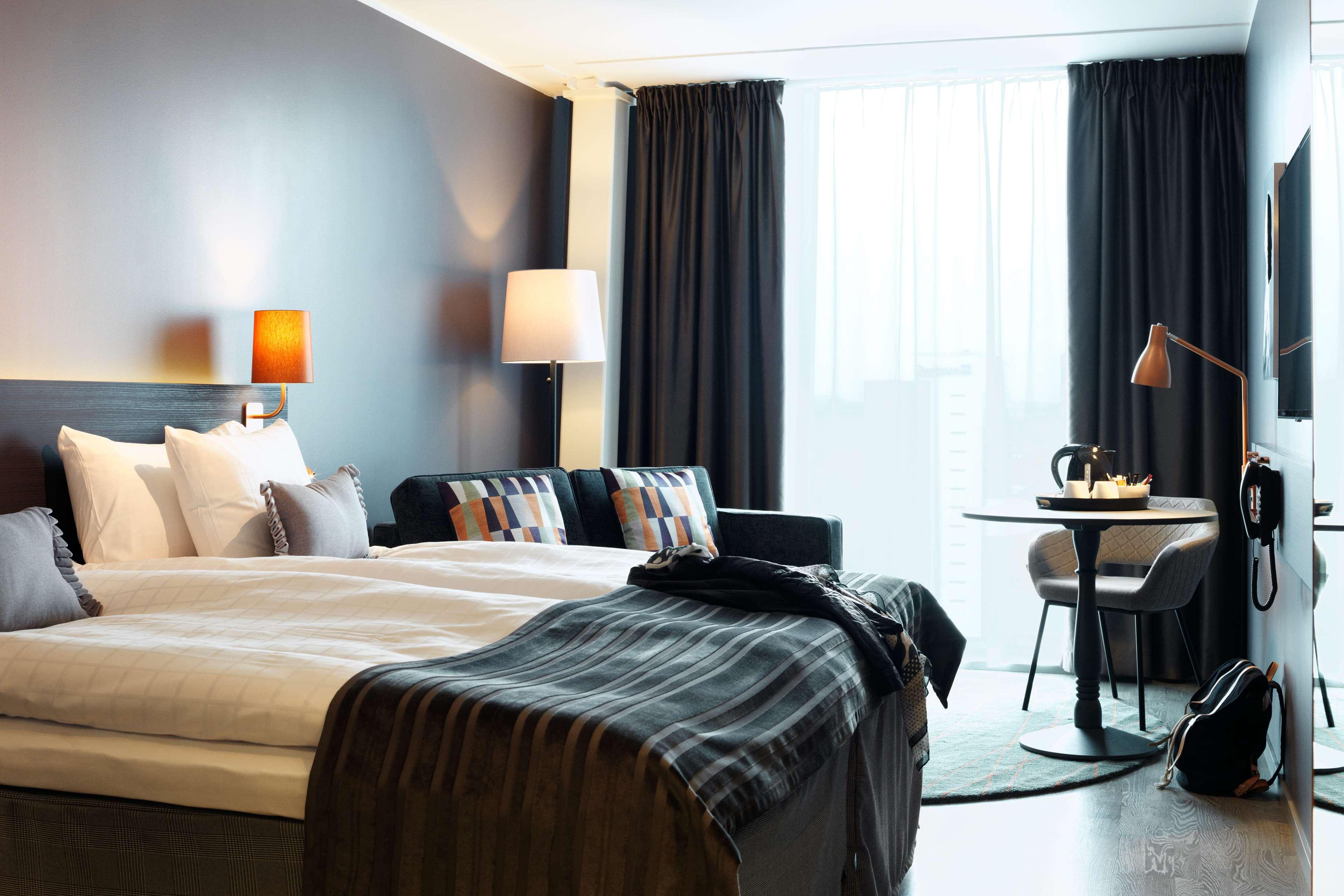 Double Single Superior Queen Bed