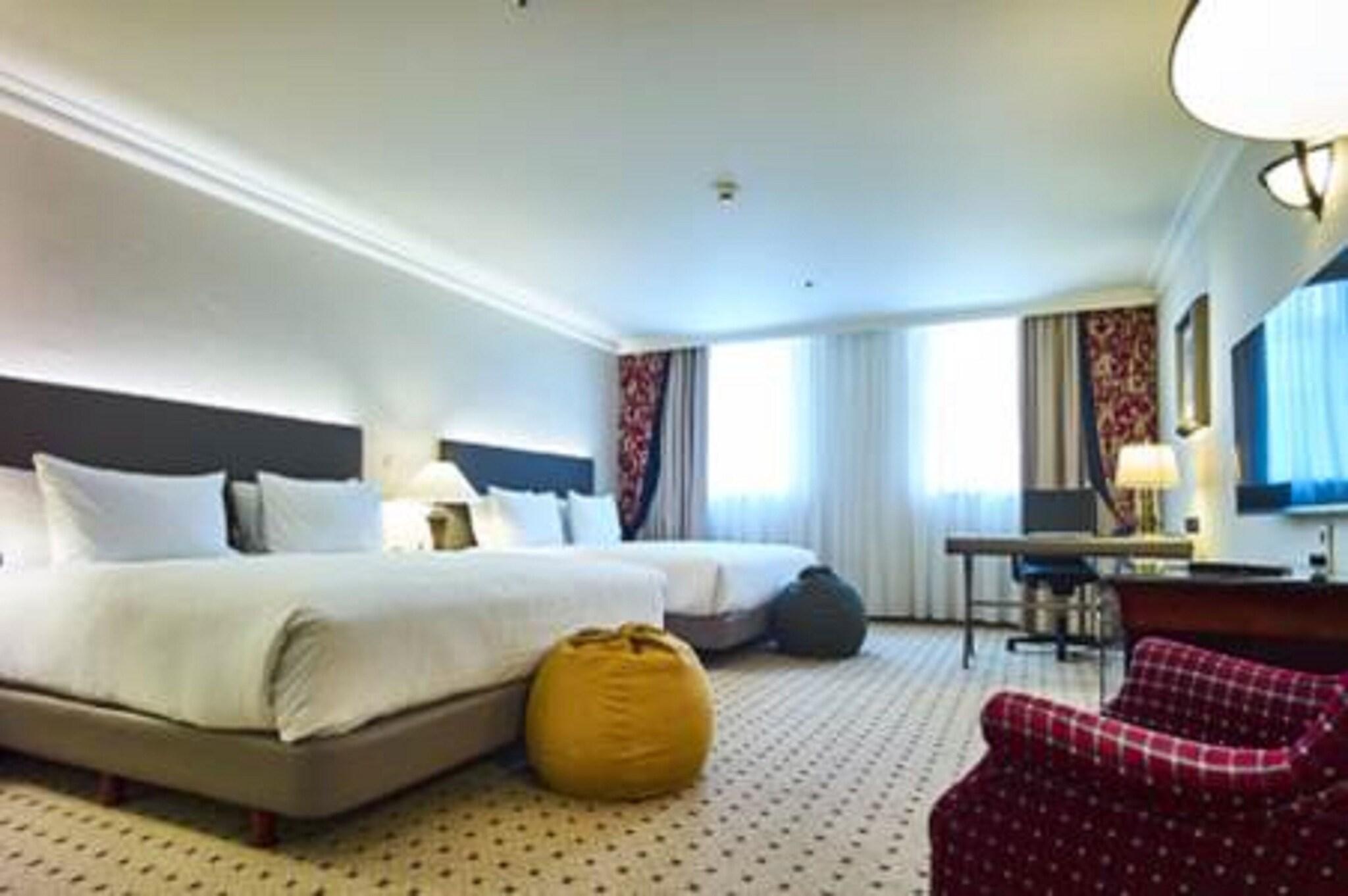 Quadruple Two King Beds