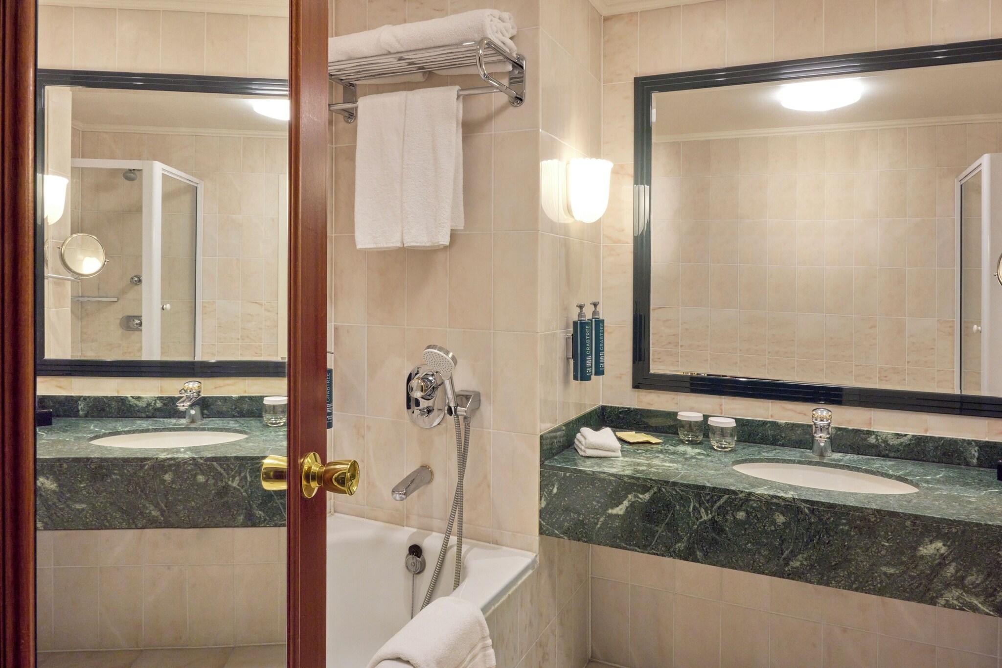 Quadruple Two King Beds