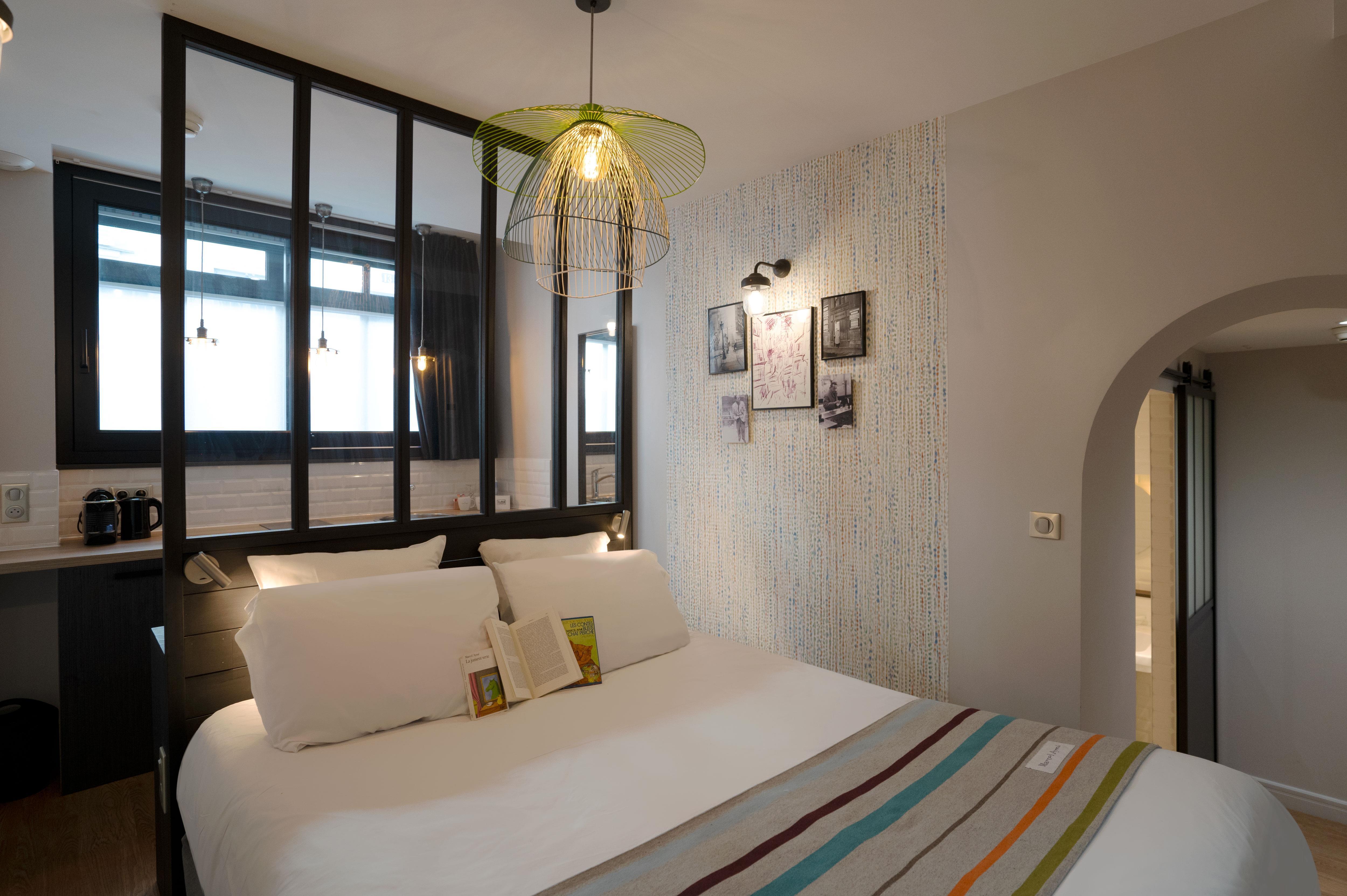 Studio Queen Size Bed