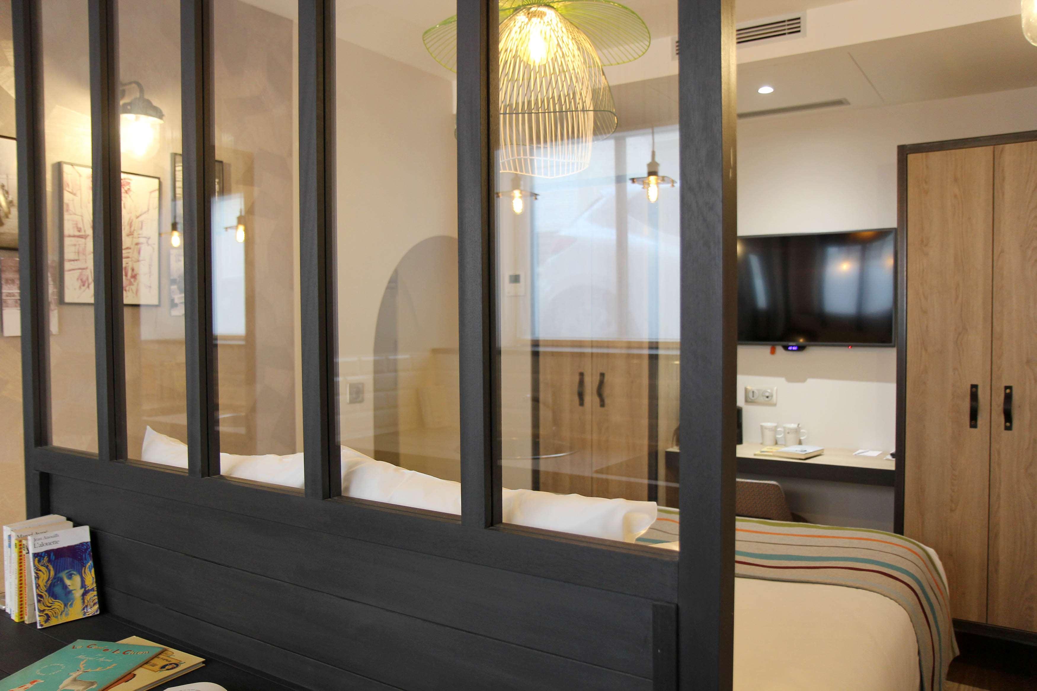 Studio Queen Size Bed