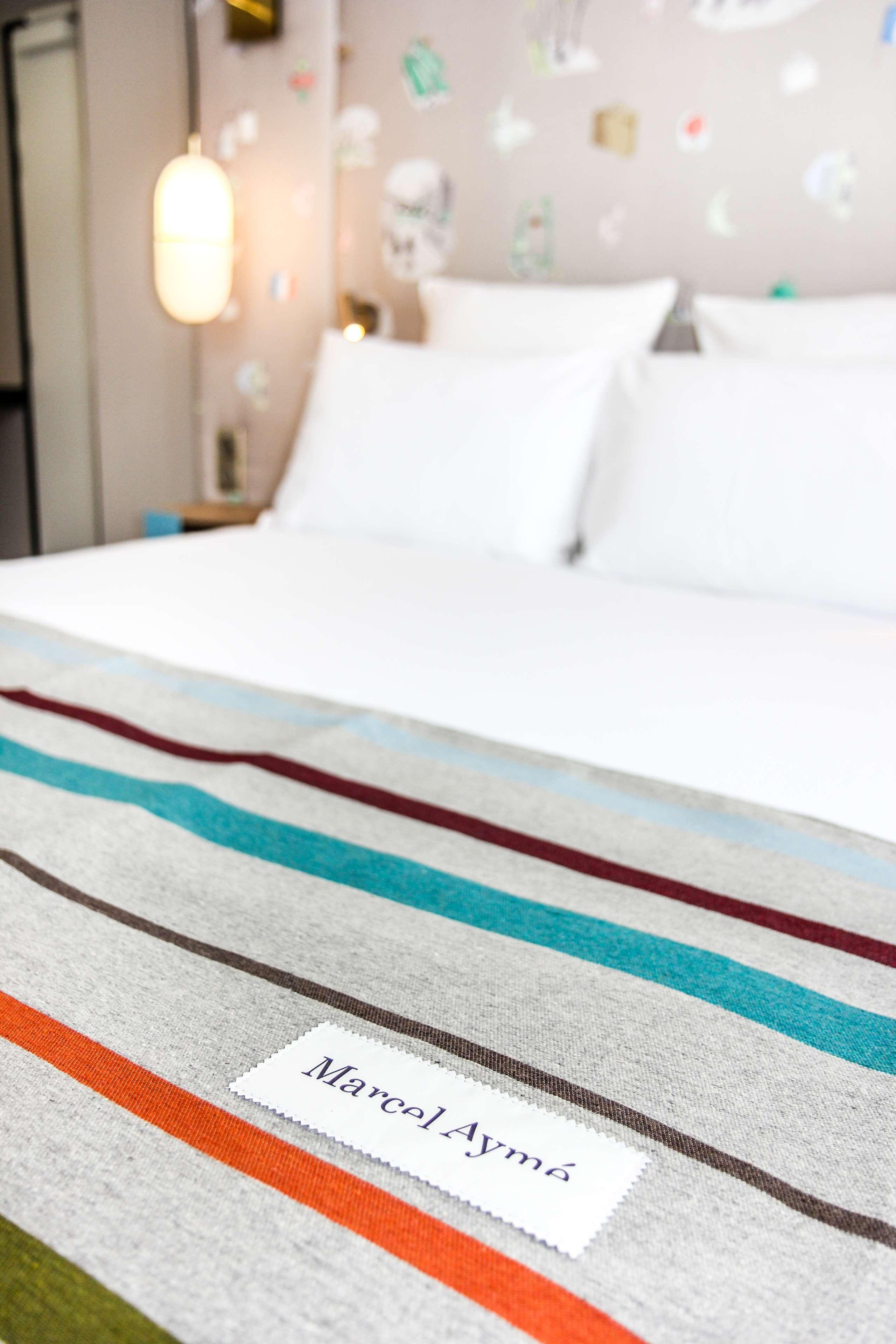 Studio Queen Size Bed