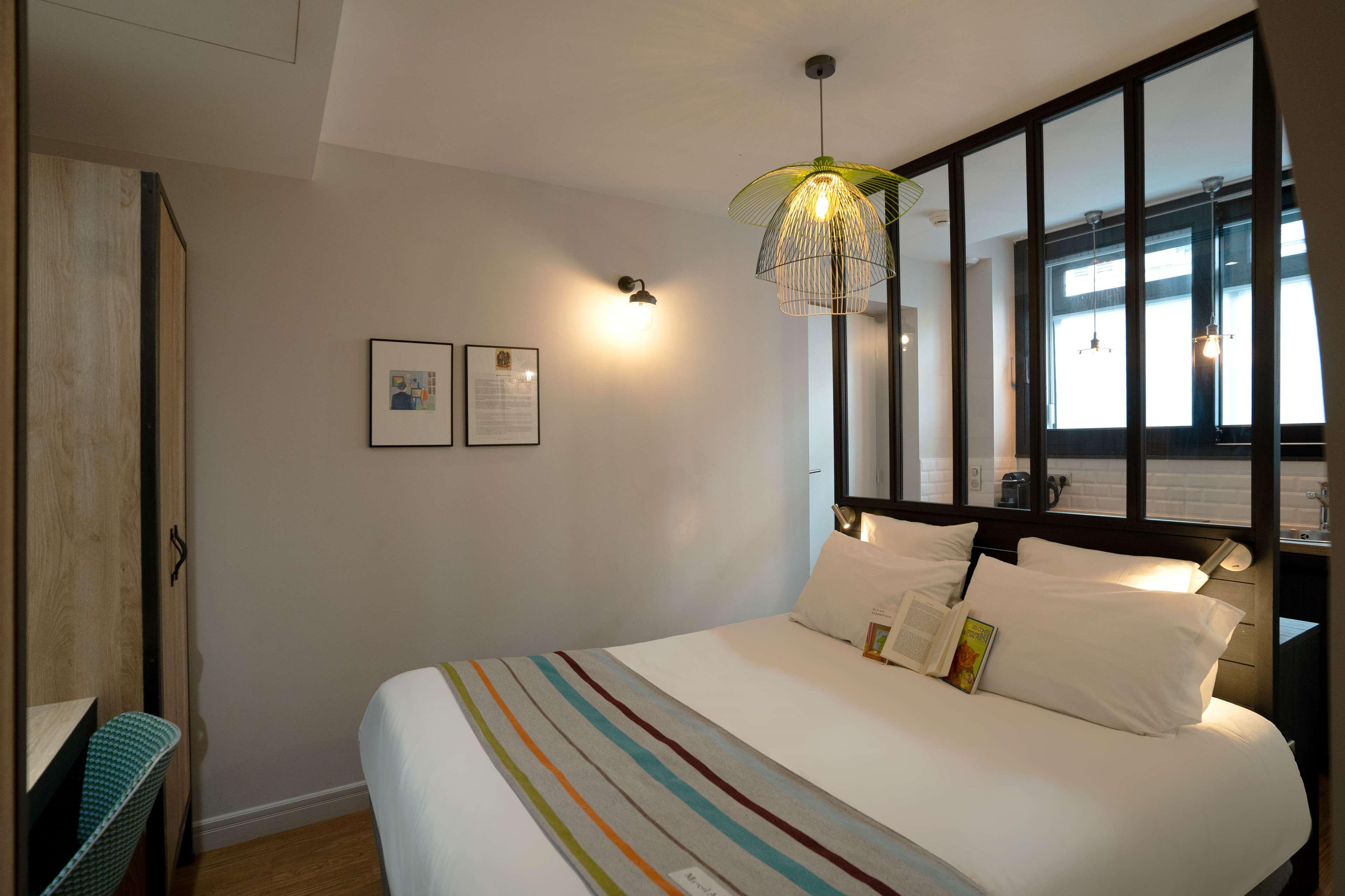 Studio Queen Size Bed