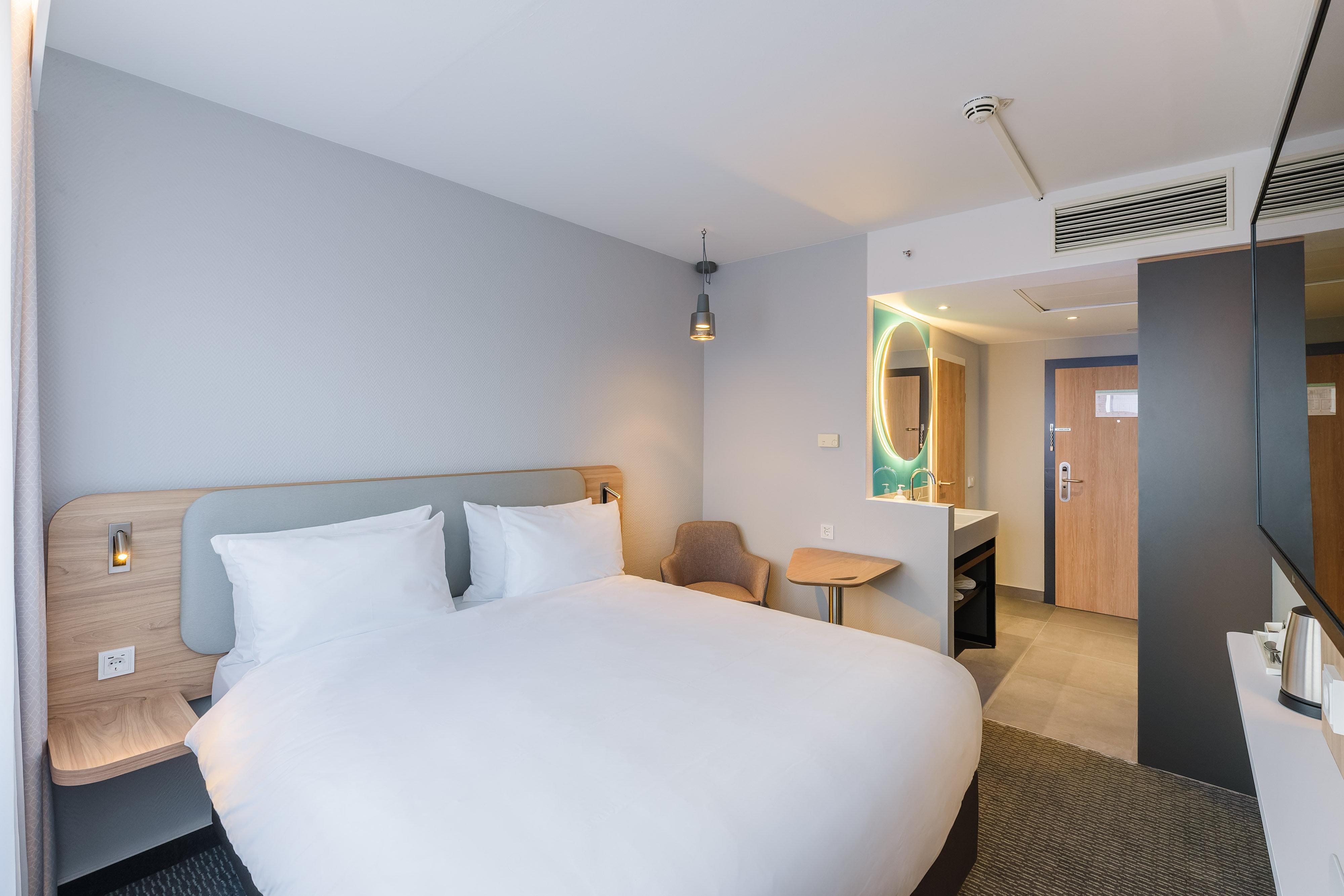 Double Queen Size Bed