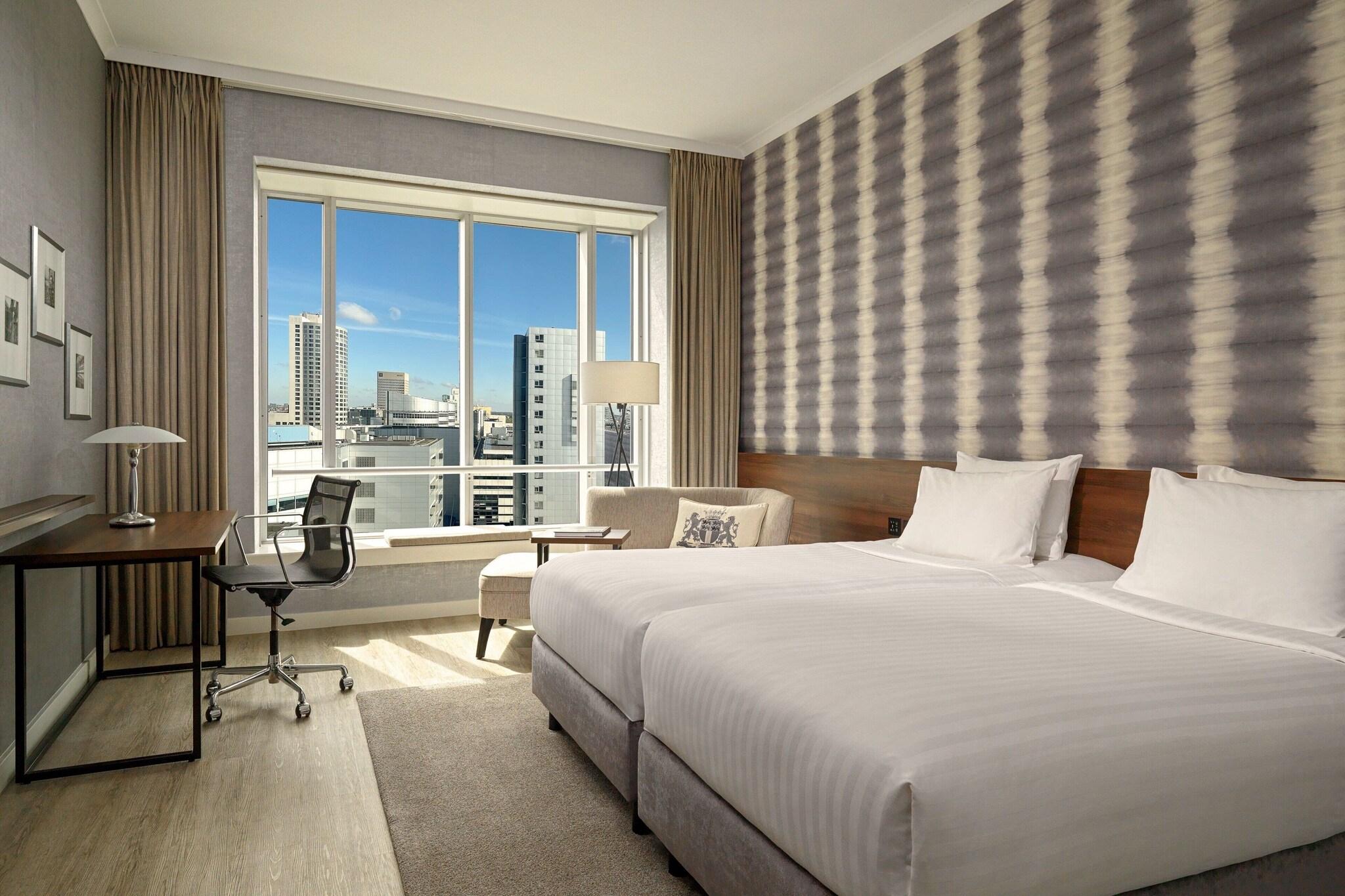 Twin Deluxe City View
