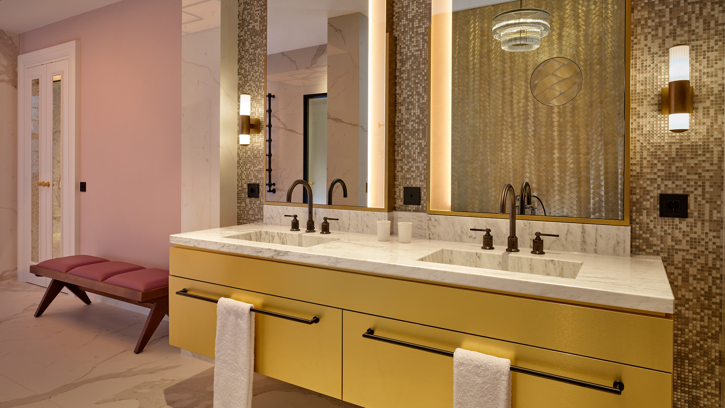 Suite Queen Size Bed