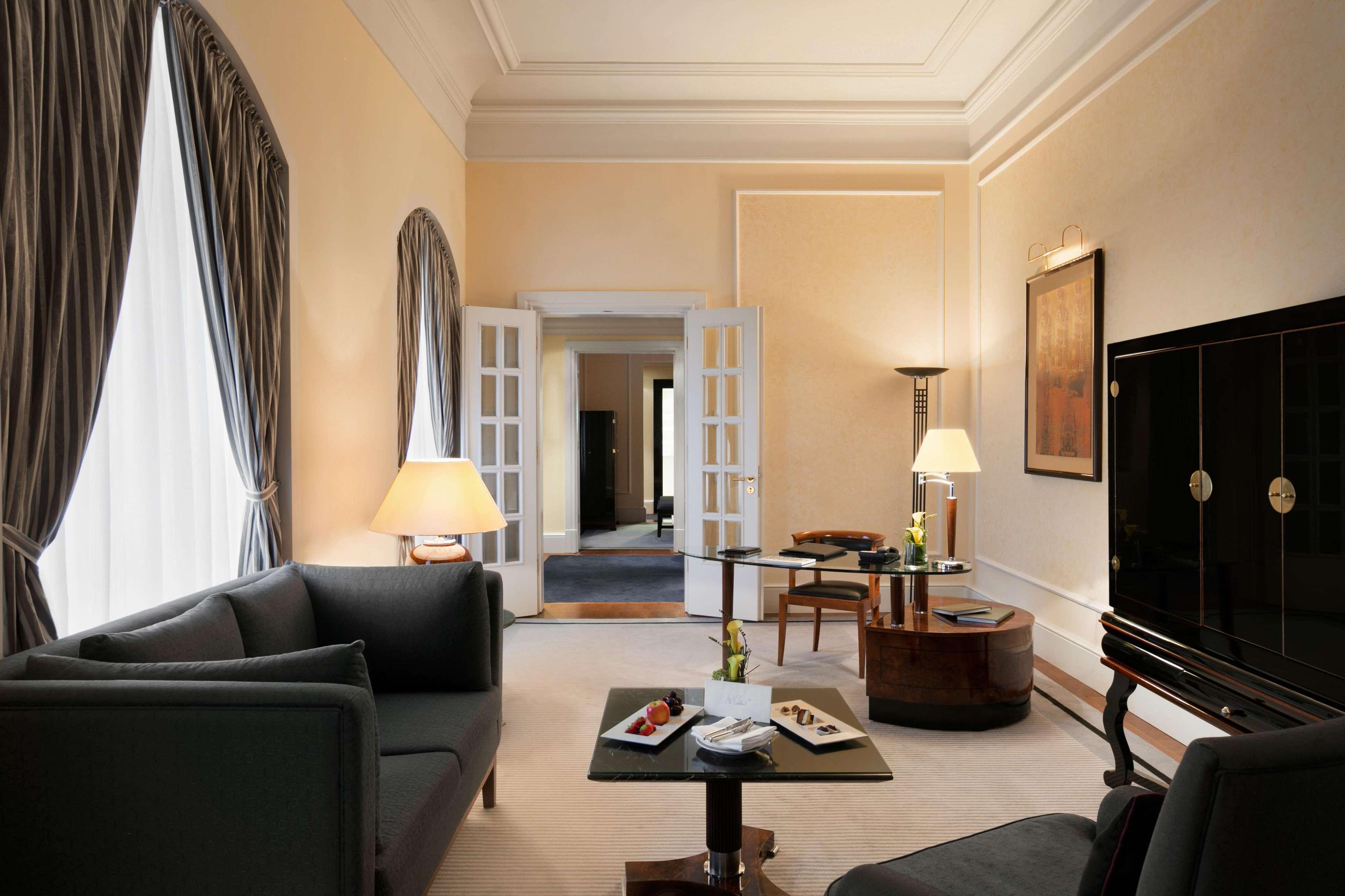 Suite King Size Bed