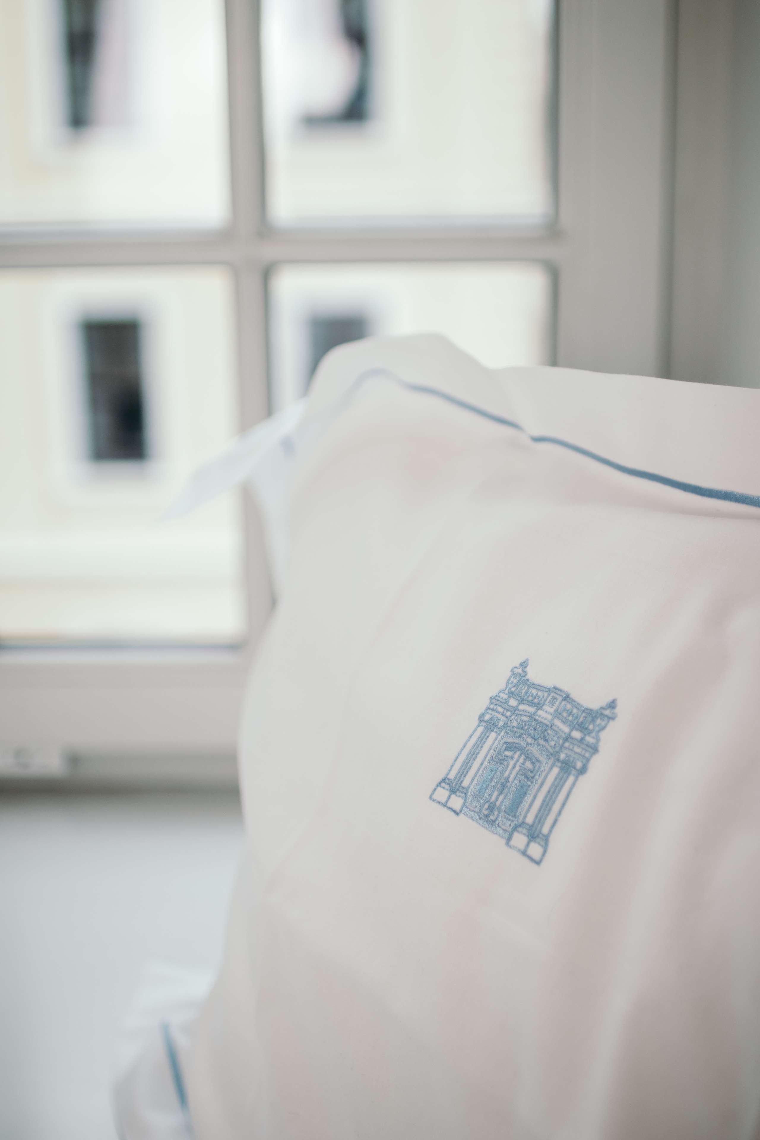 Suite King Size Bed