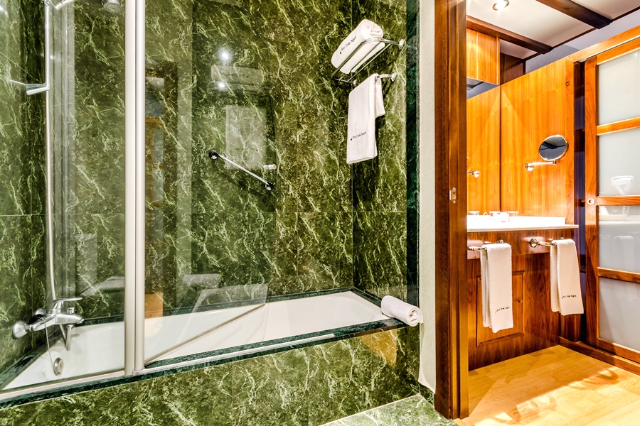 Double or Twin Standard