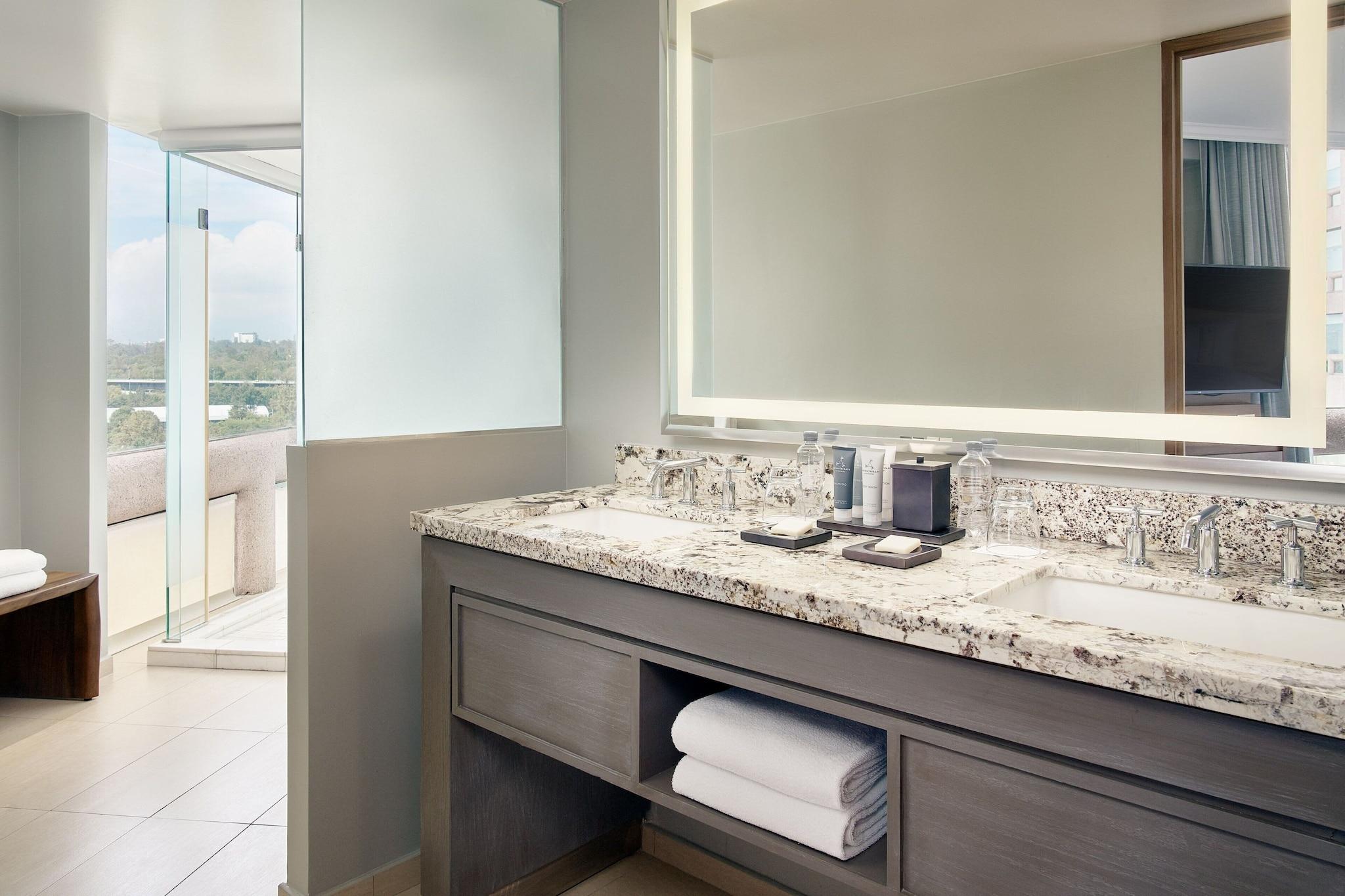 Suite Executive King Bed