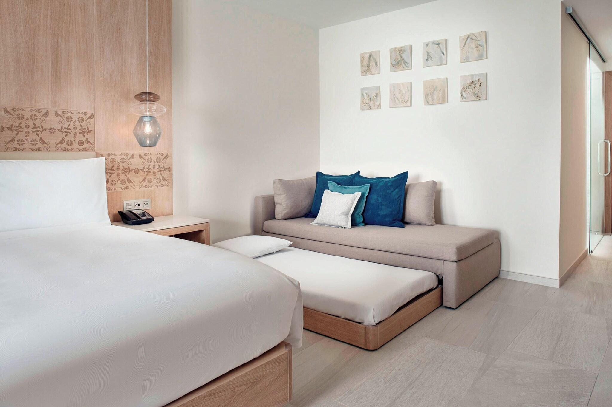 Double Deluxe King Bed