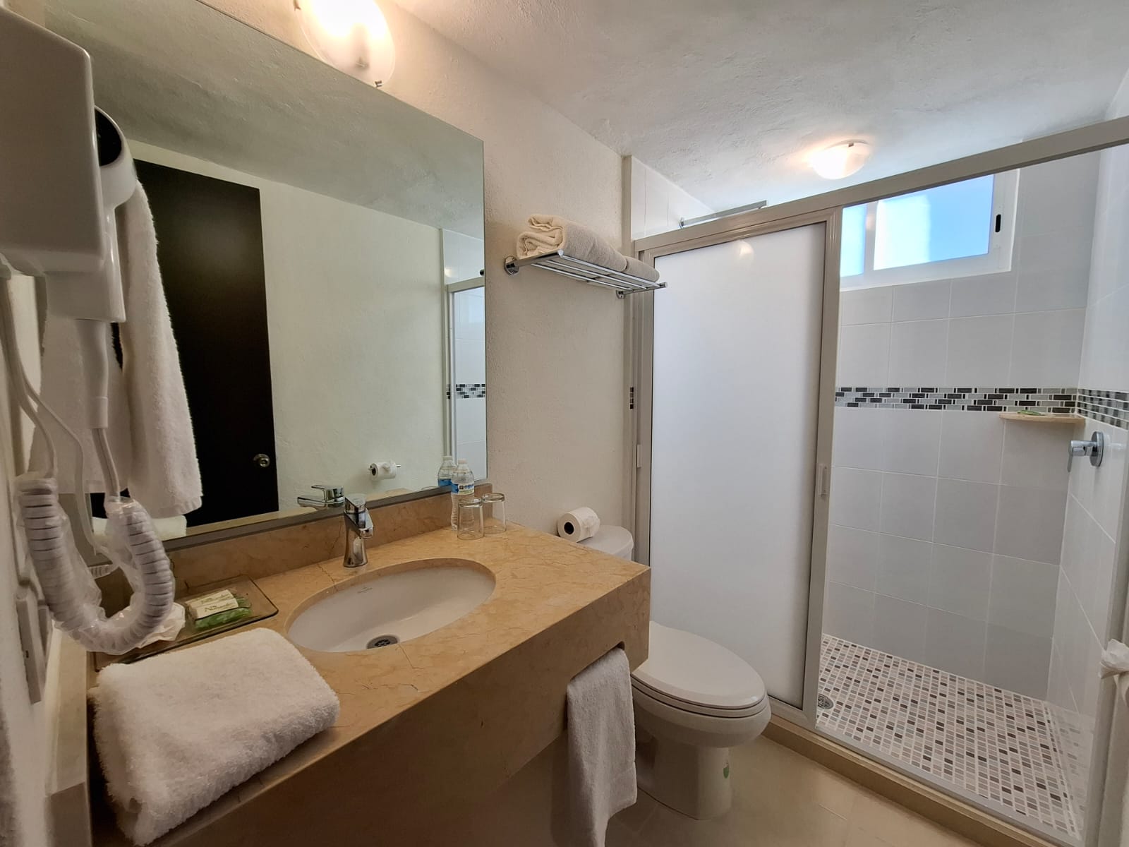 Family Room Capacity 6 Three Bedroom