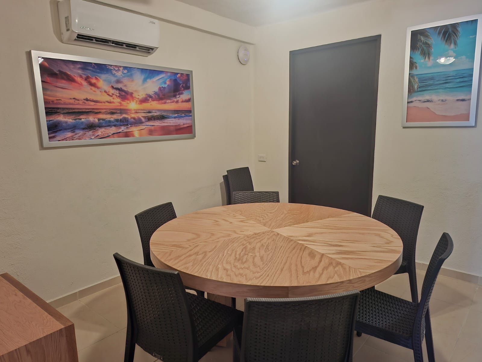 Family Room Capacity 8 Three Bedrooms