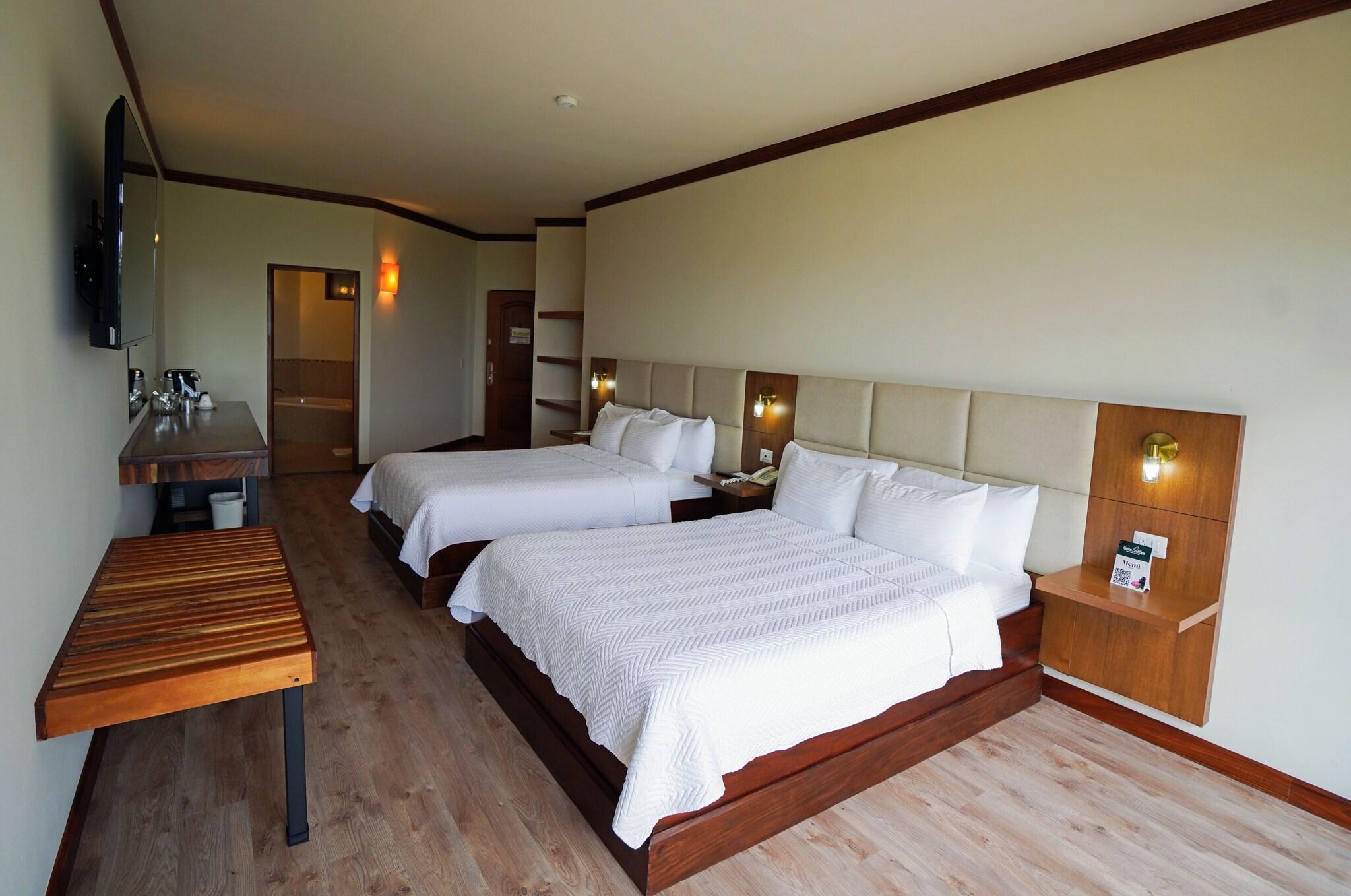 Twin Deluxe Two Queen Beds