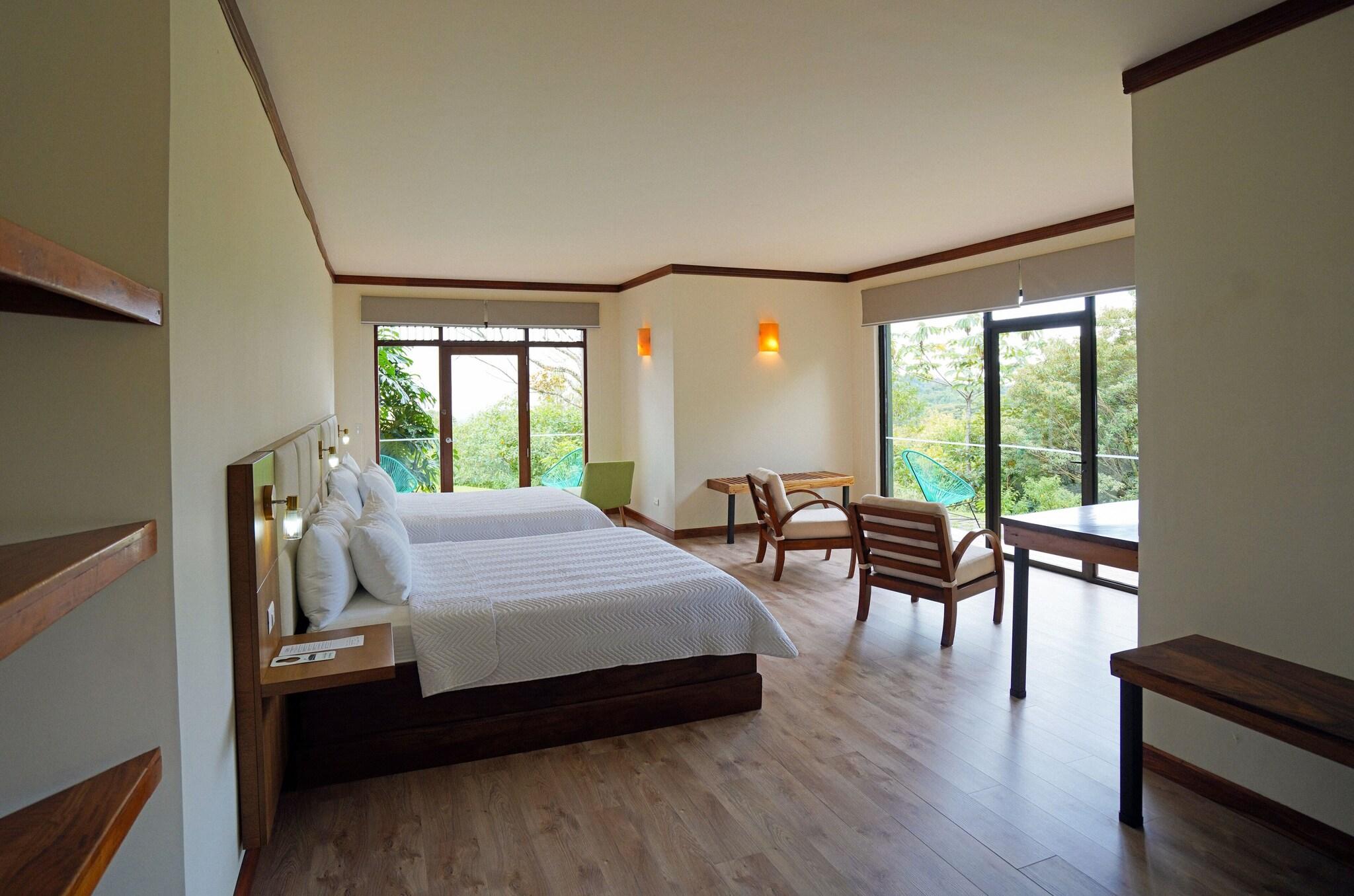 Twin Deluxe Two Queen Beds