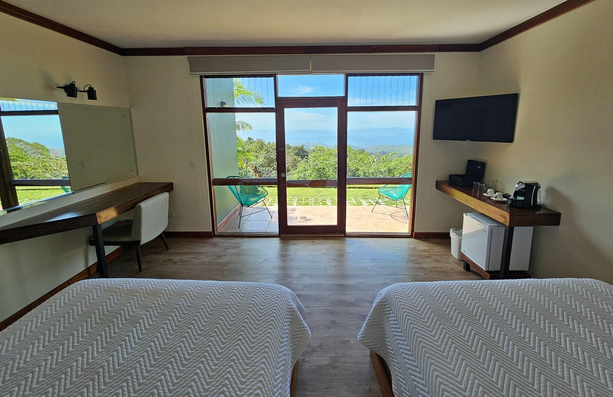 Twin Deluxe Two Queen Beds