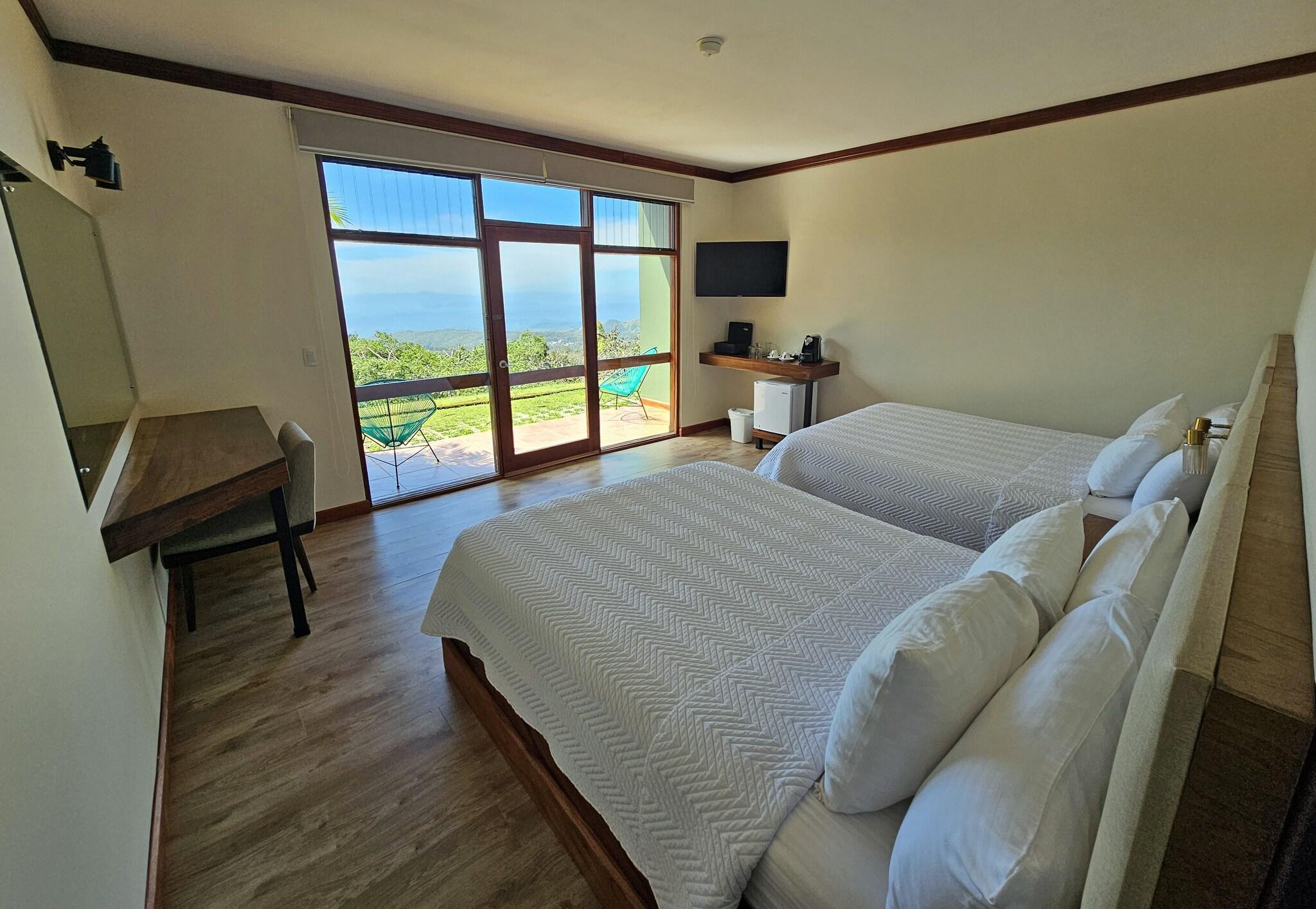 Twin Deluxe Two Queen Beds