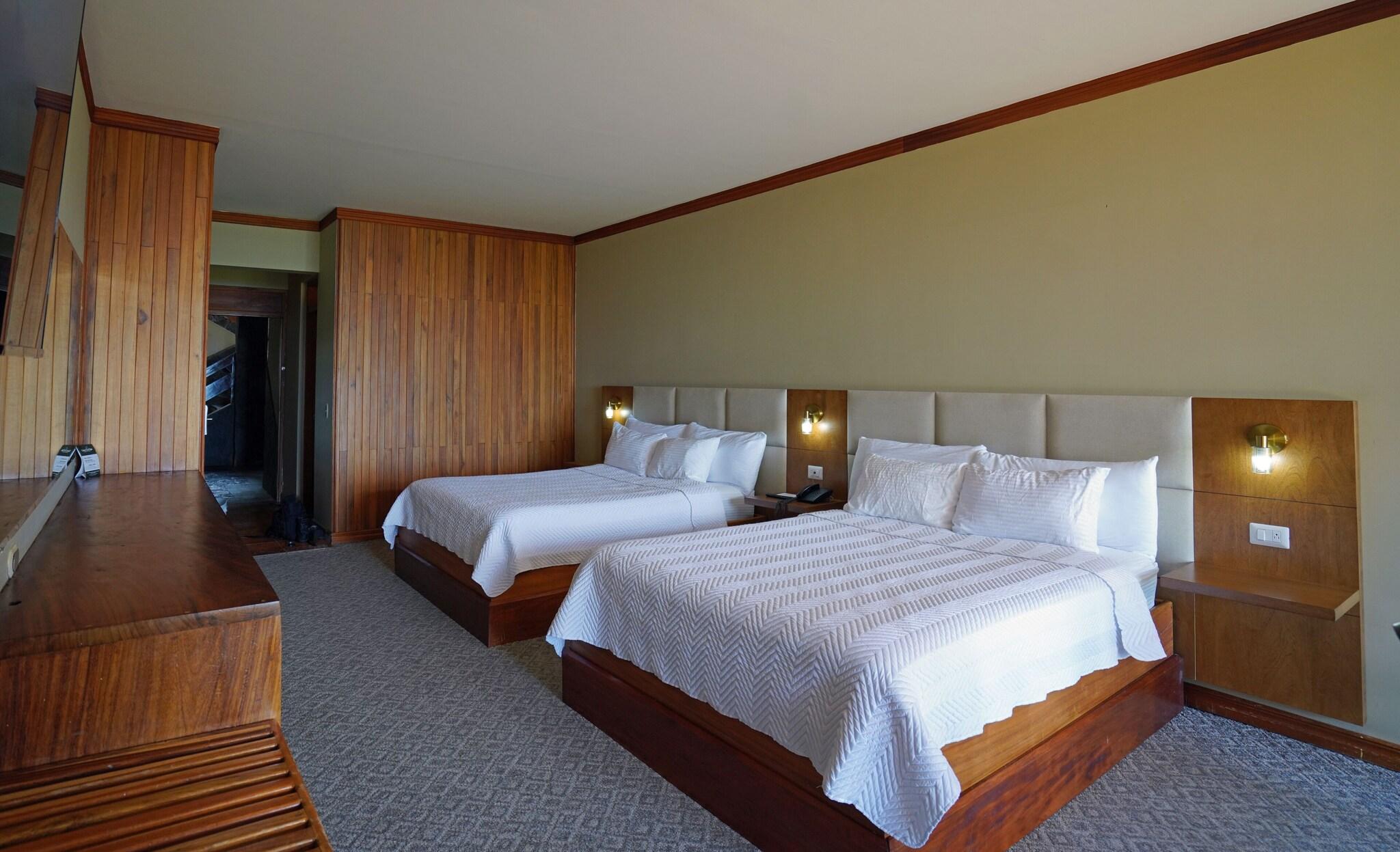 Twin Deluxe Two Queen Beds