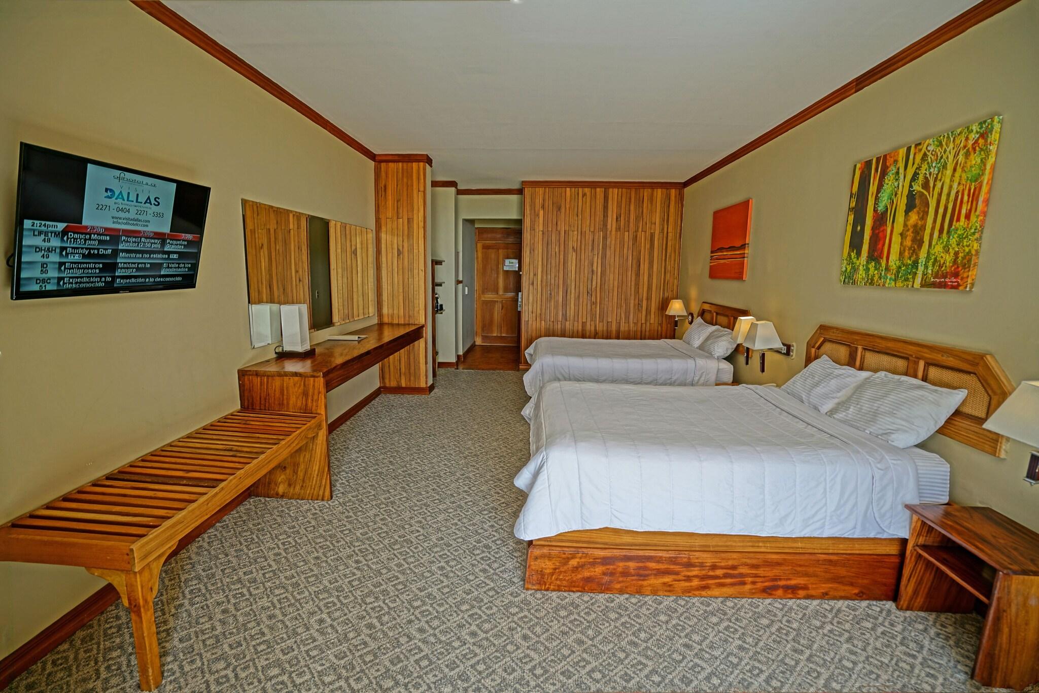 Twin Deluxe Two Queen Beds