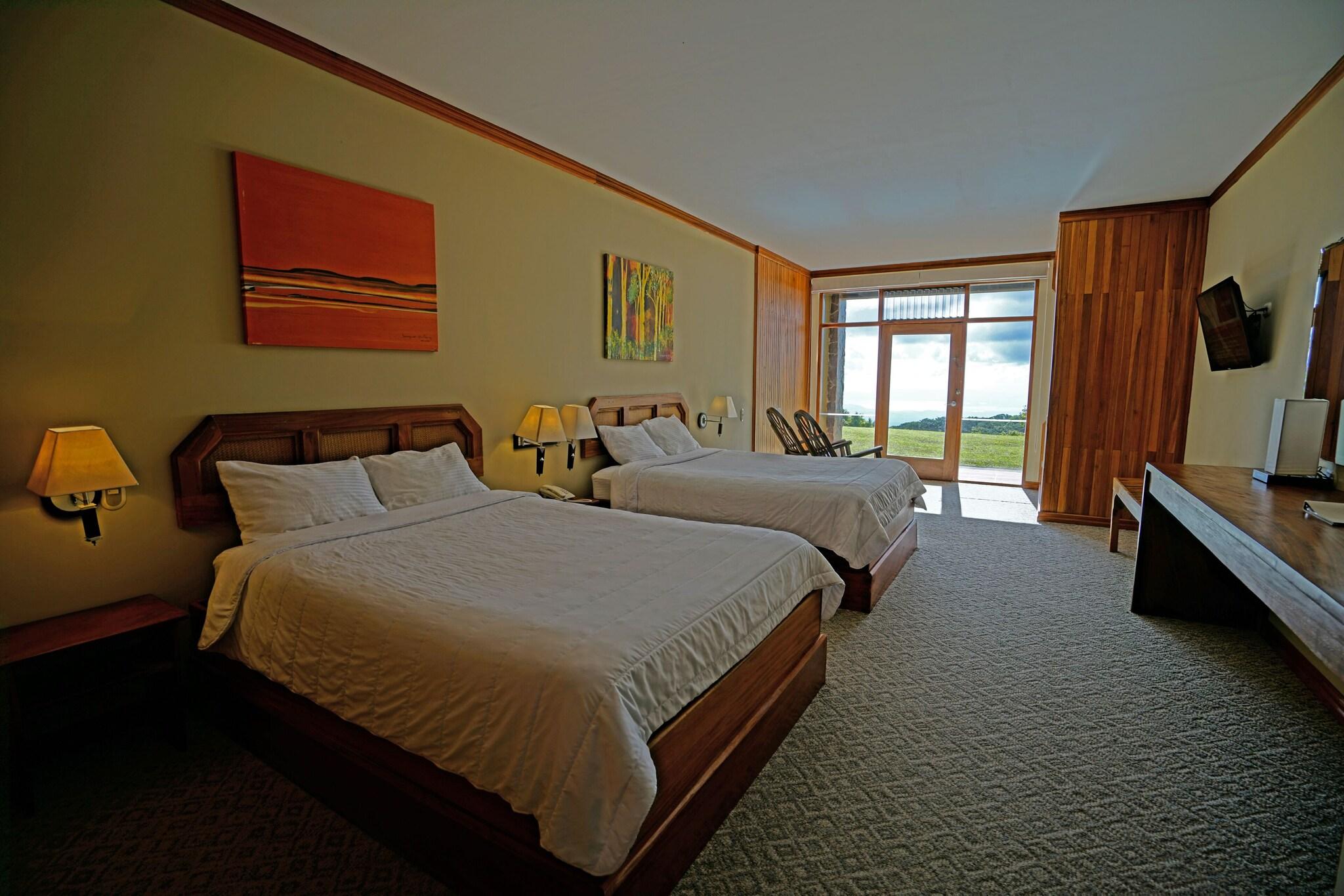 Twin Deluxe Two Queen Beds