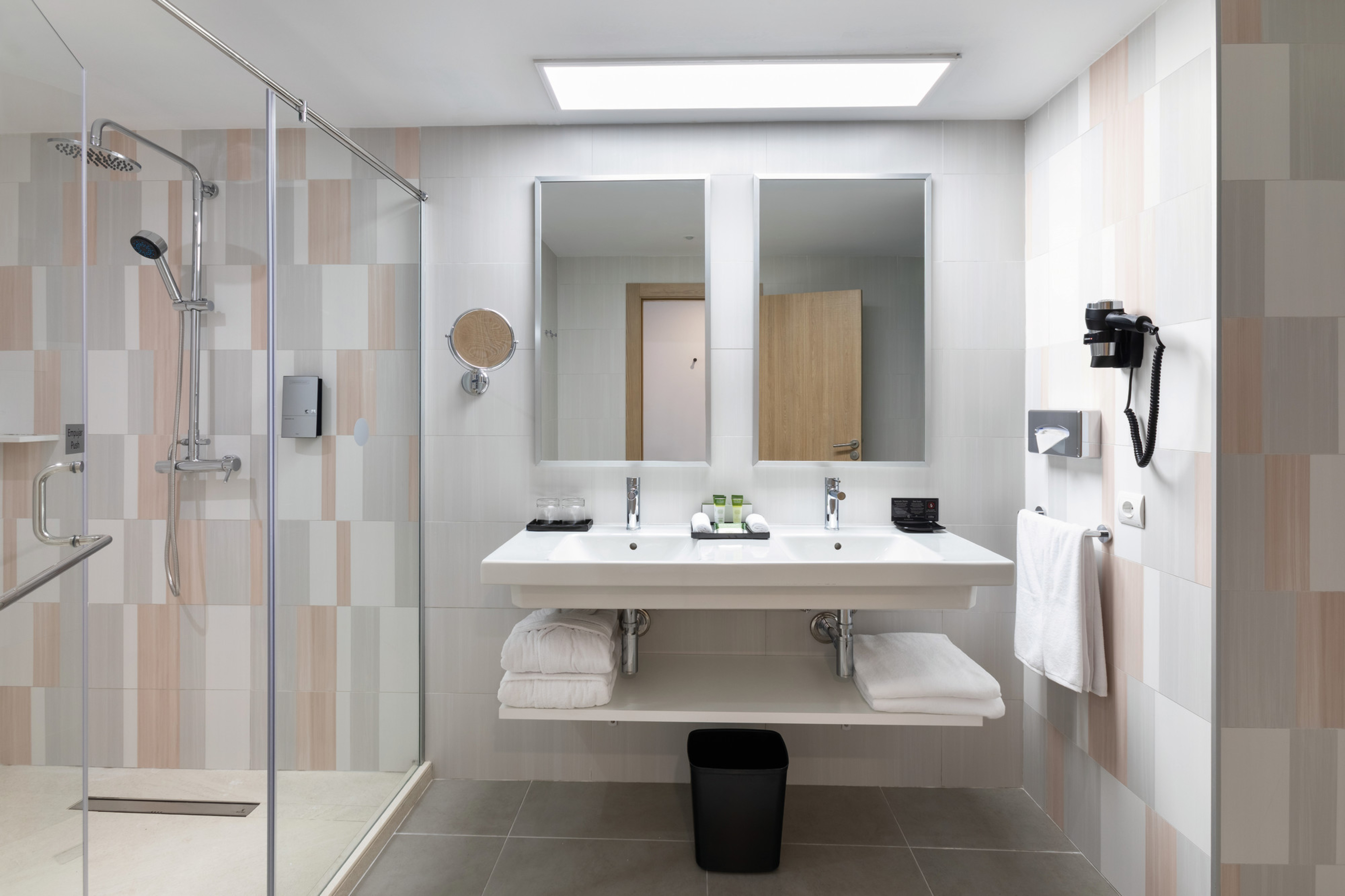 Double or Twin Grand