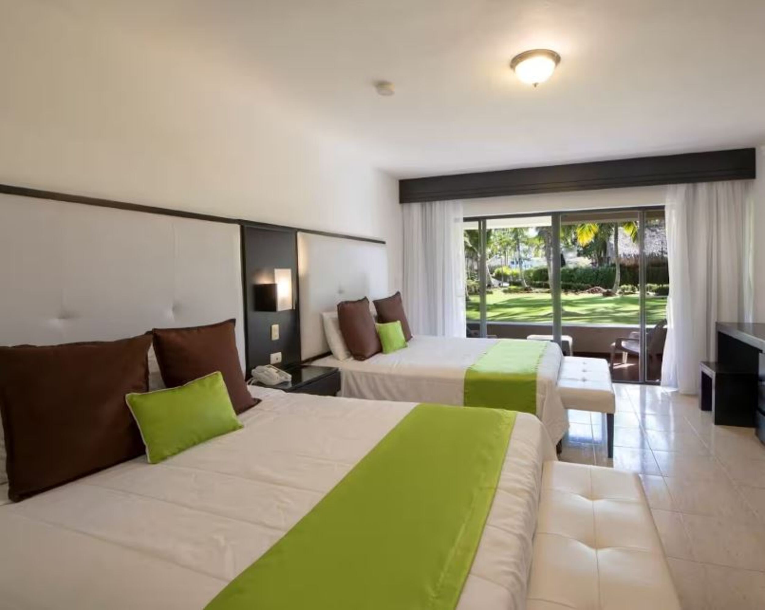 Bungalow Two Queen Beds