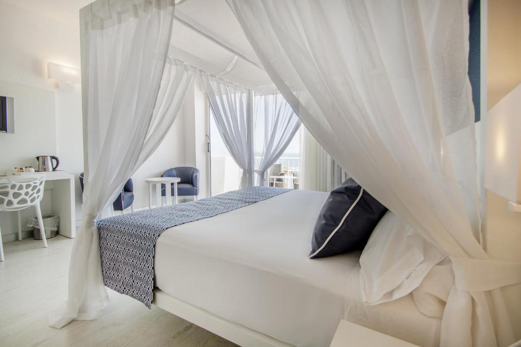 Double or Twin Sea View Honeymoon