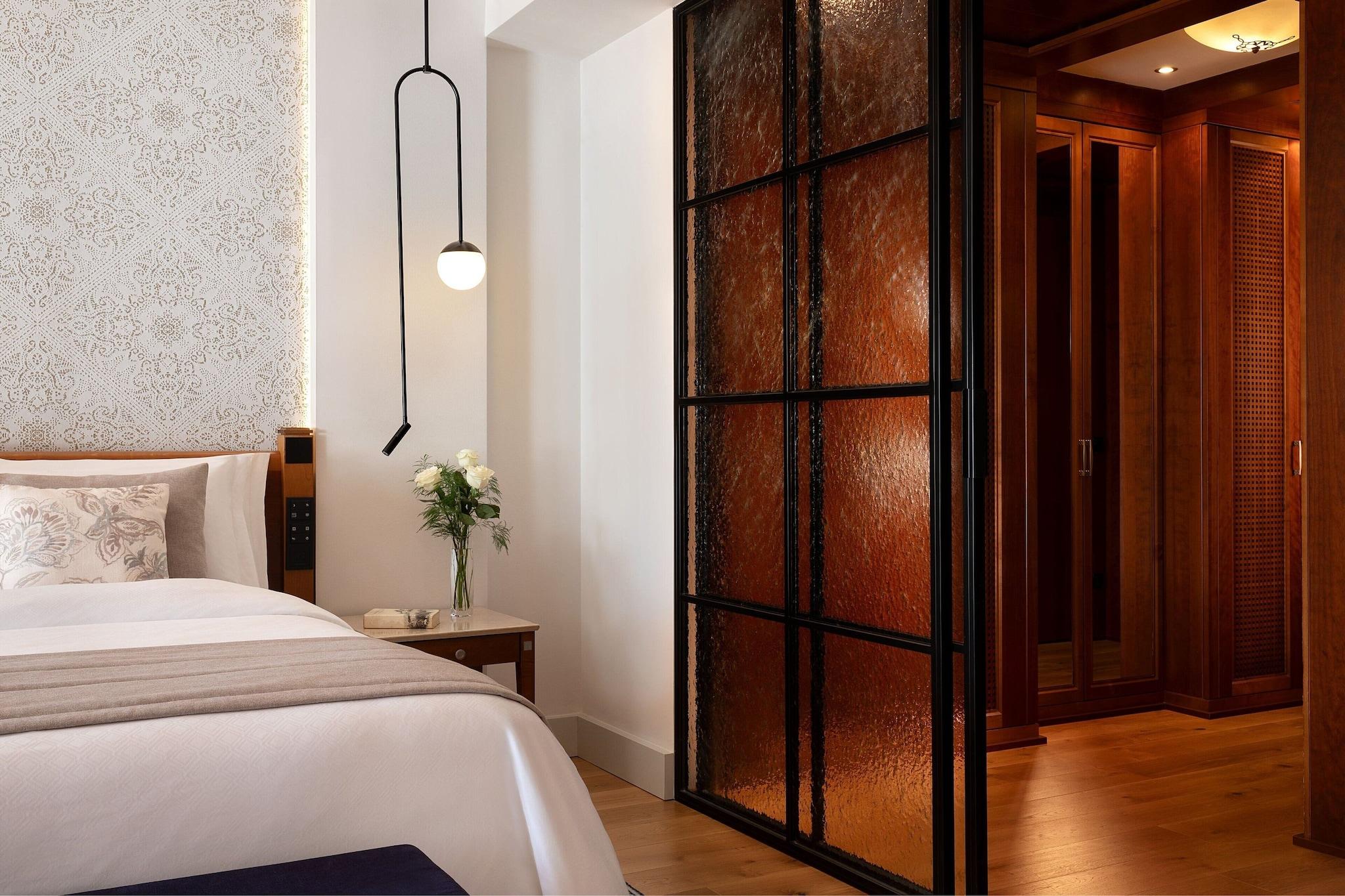 Junior Suite Sea View King Bed