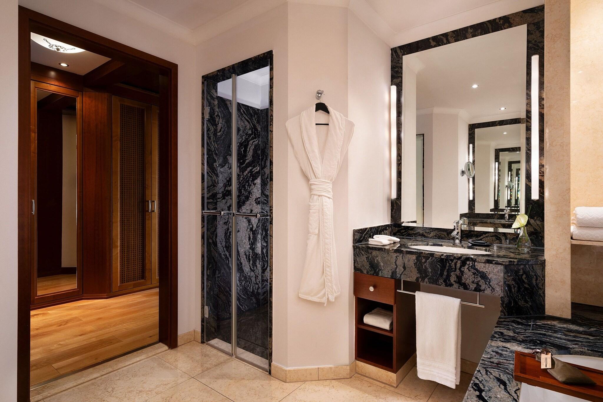 Double Deluxe King Bed