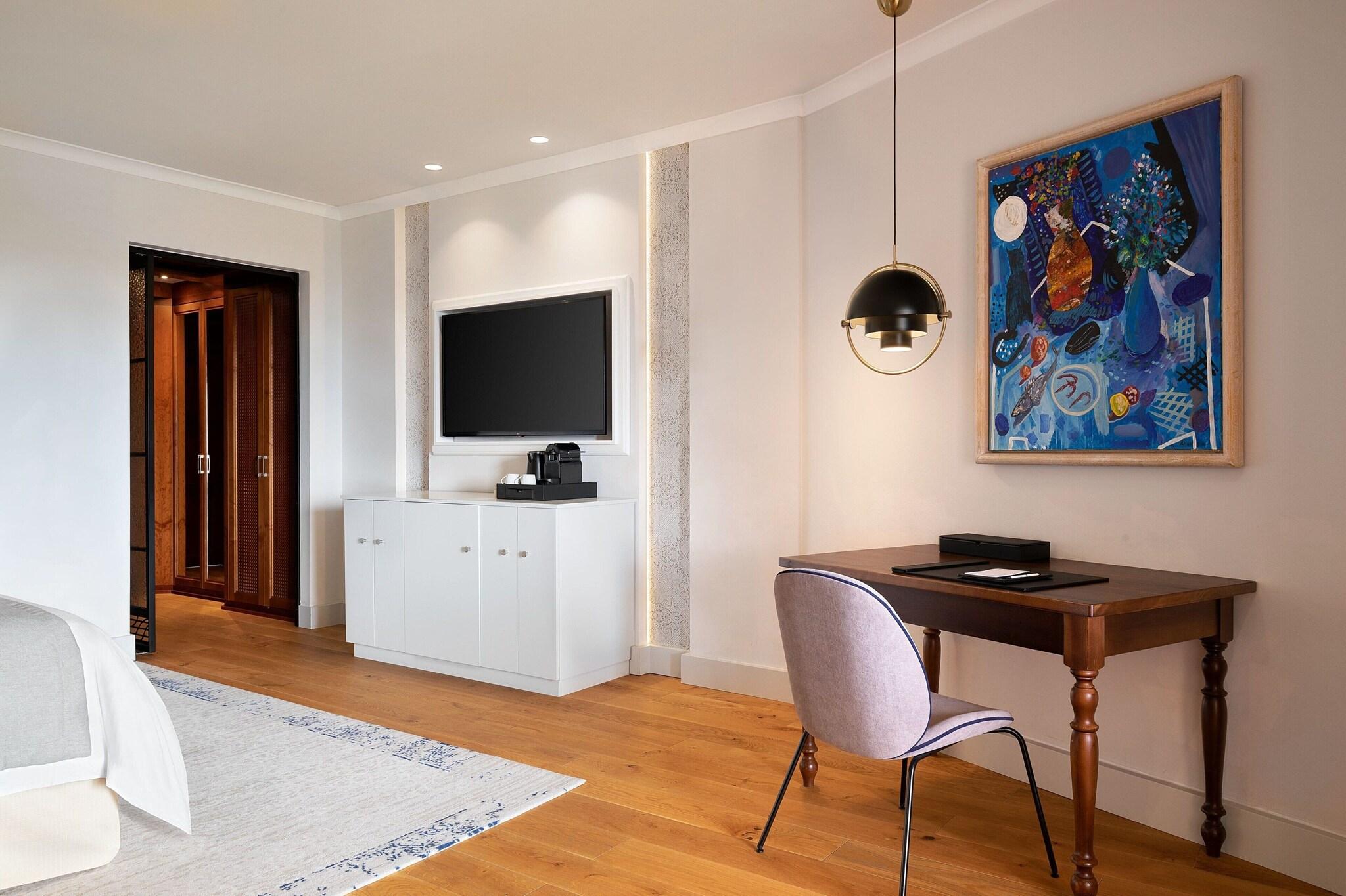 Double Deluxe King Bed