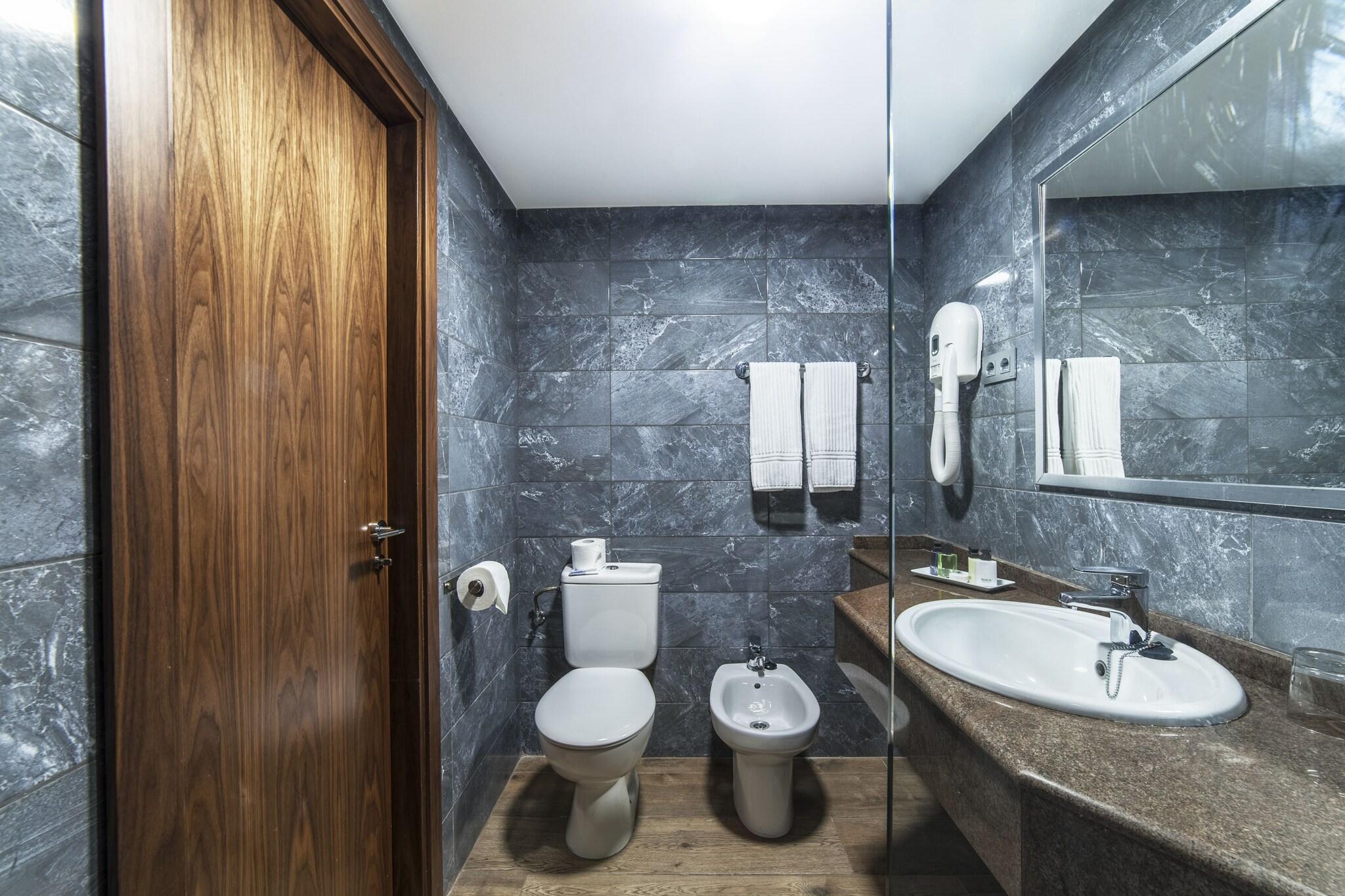 Double or Twin City View Two Beds