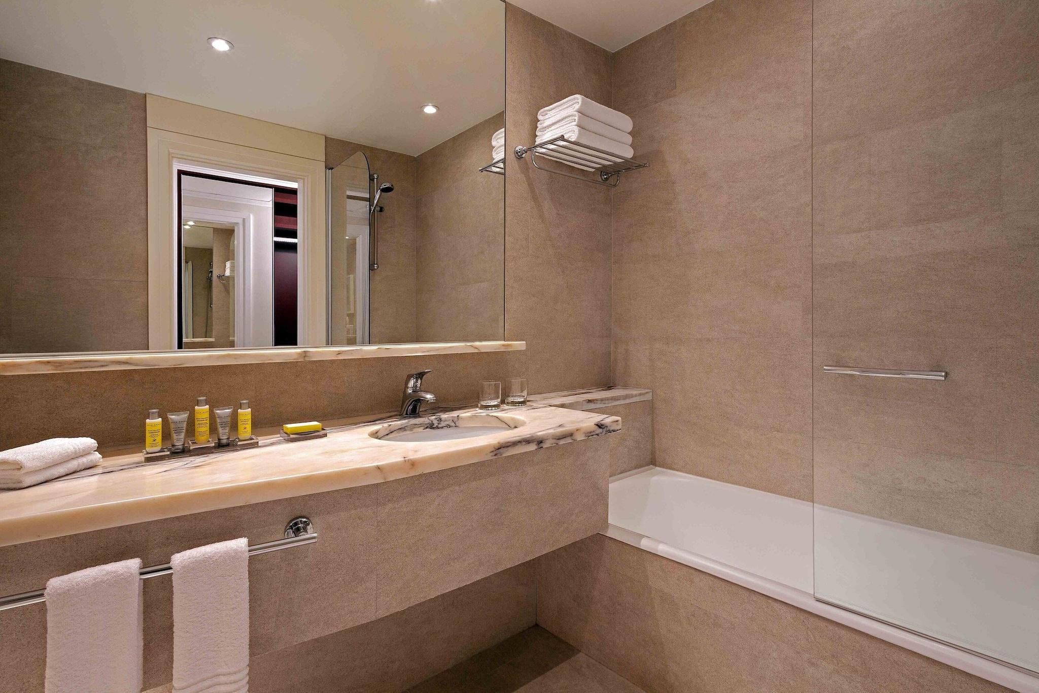 Twin Superior Pool View