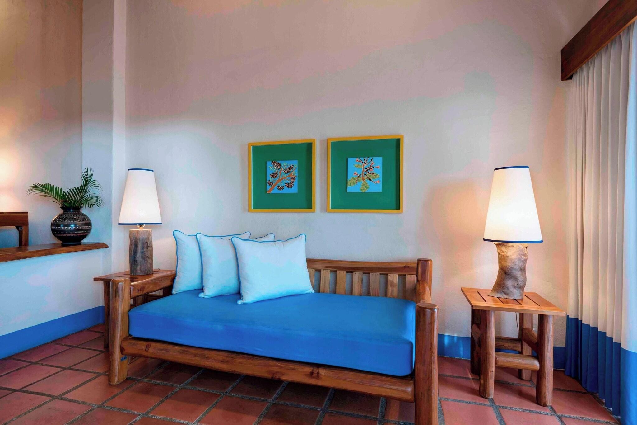 Junior Suite Ocean View King Bed