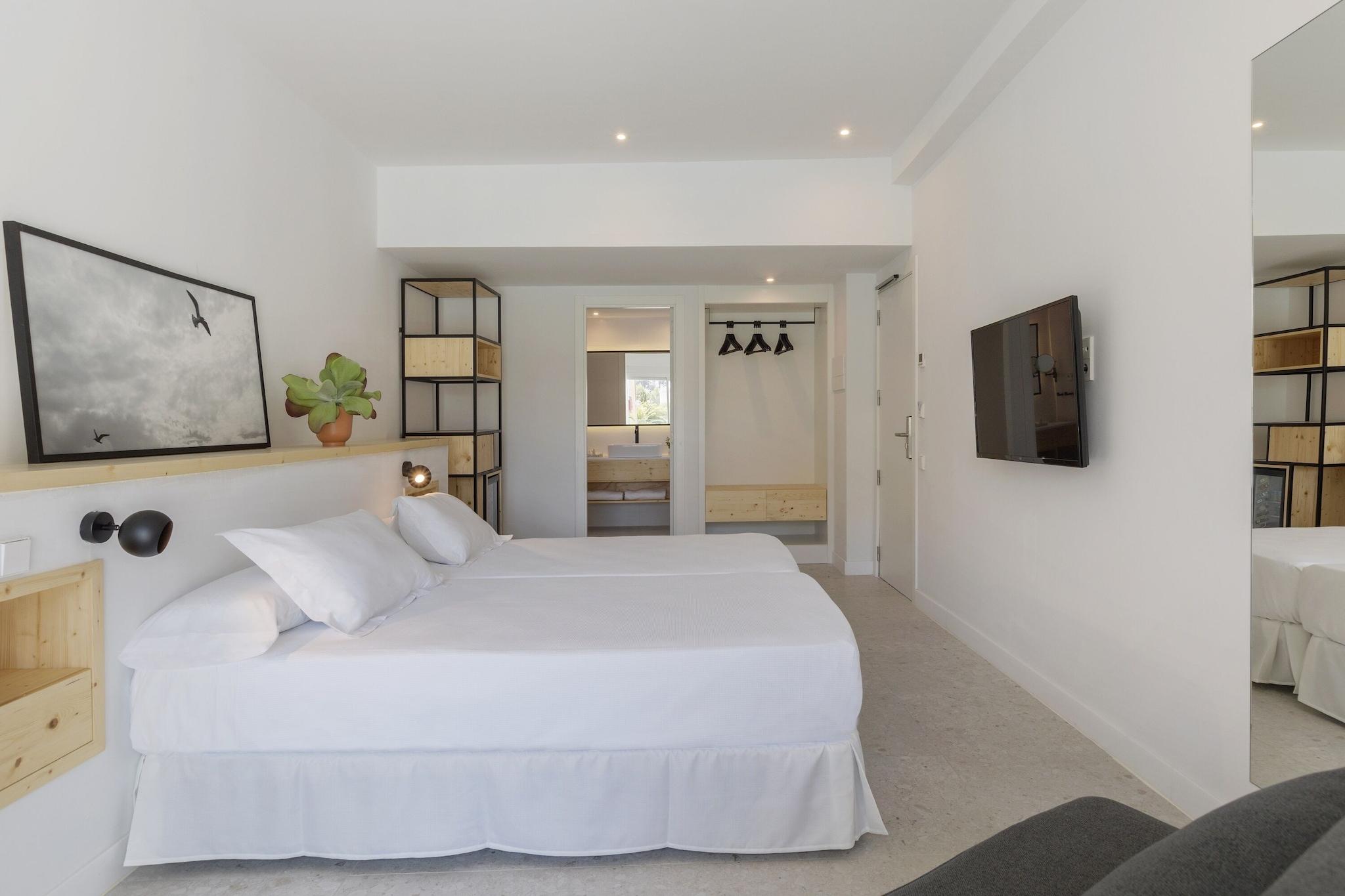 Double Partial Sea View