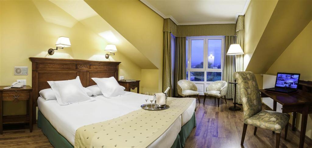 Double or Twin Capacity 3